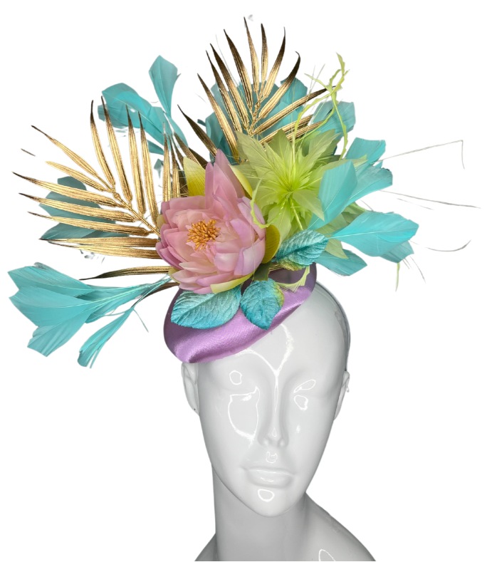 Tropical Elegance Fascinator Pastell Blumen und Gold Accent Kopfstück