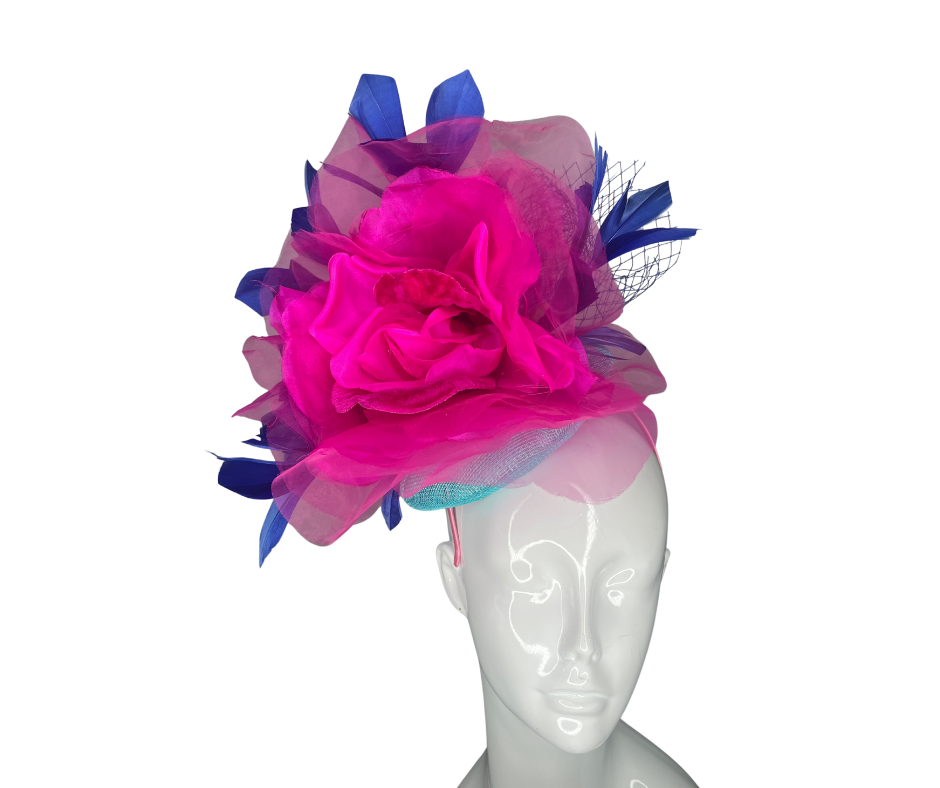 Fuchsia und Marineblau Statement Faszinator mit übergroßen Blumen und Mesh Akzente