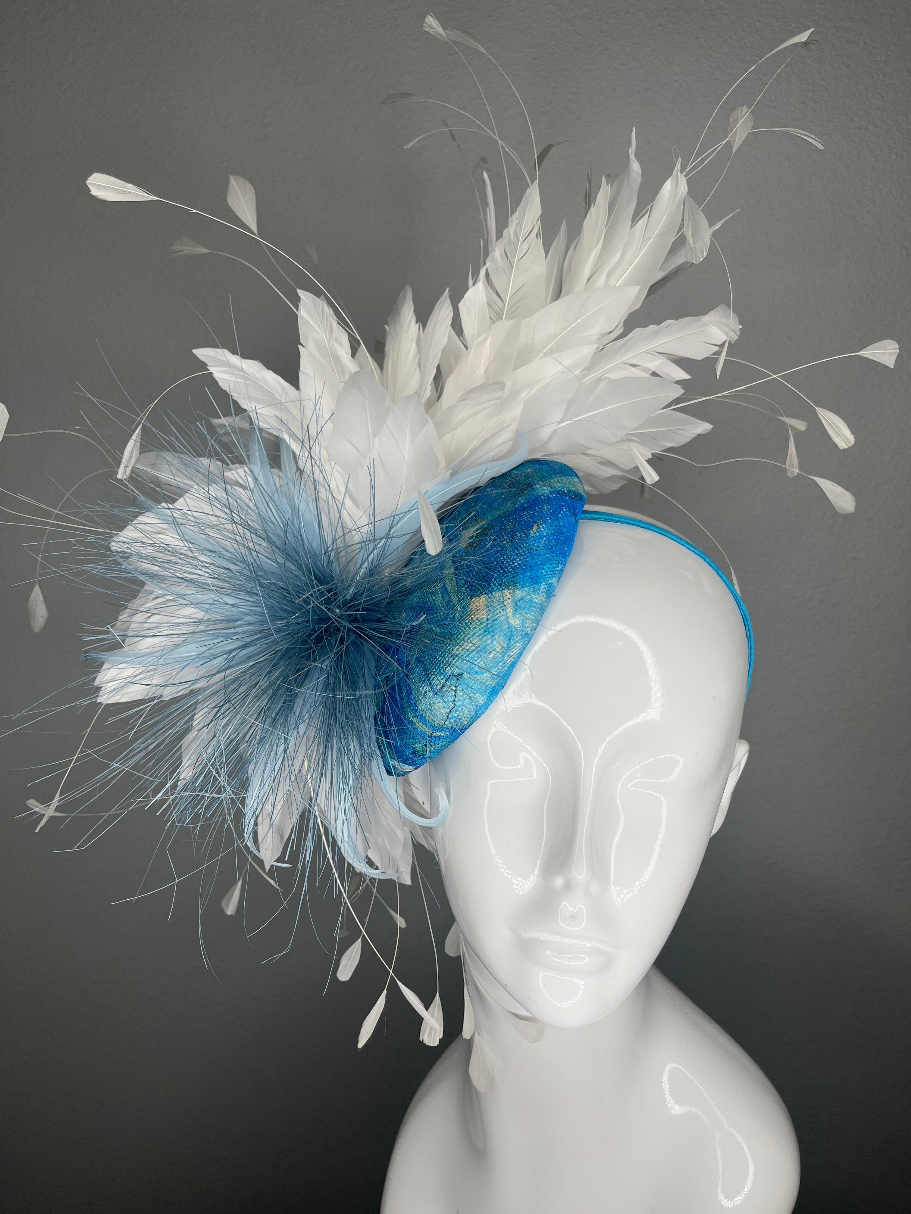 Blau & Weiß Marble Couture Feder Fascinator - Eines der Art Statement Kopfstück