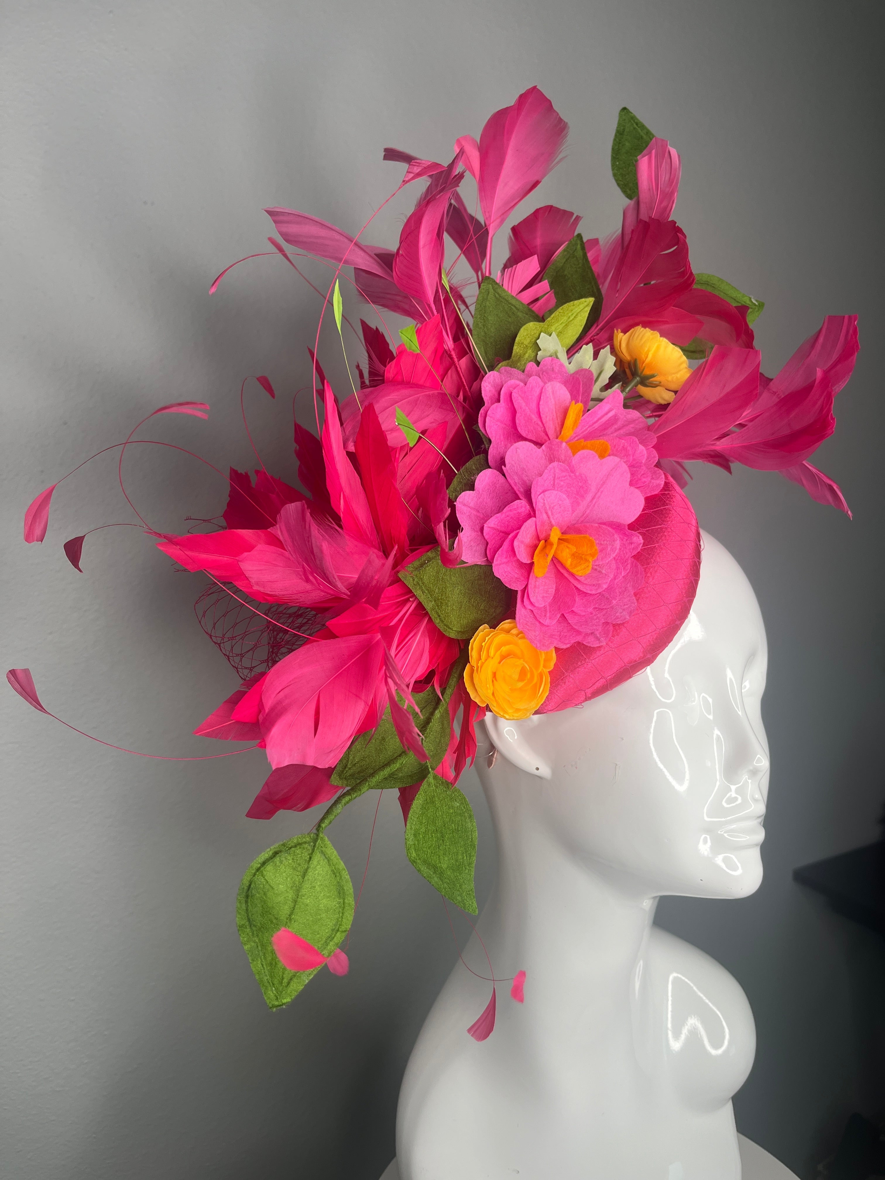 Vibrant Fuchsia Blumen Feder Kentucky Derby Fascinator rosa Federn Fascinator Hut