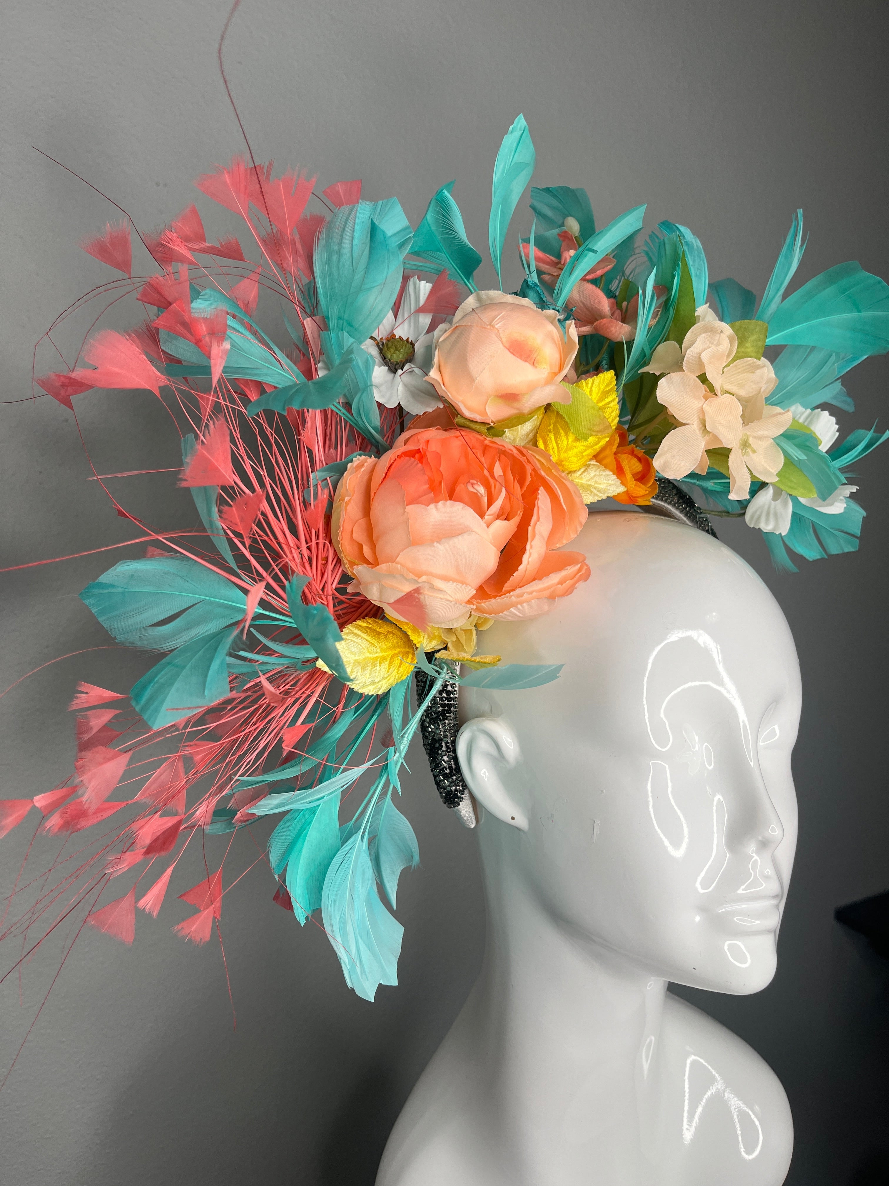 Tropical Sunrise Statement Feder Fascinator Türkisfedern Korallenpfirsichflorals Korallenfederspray