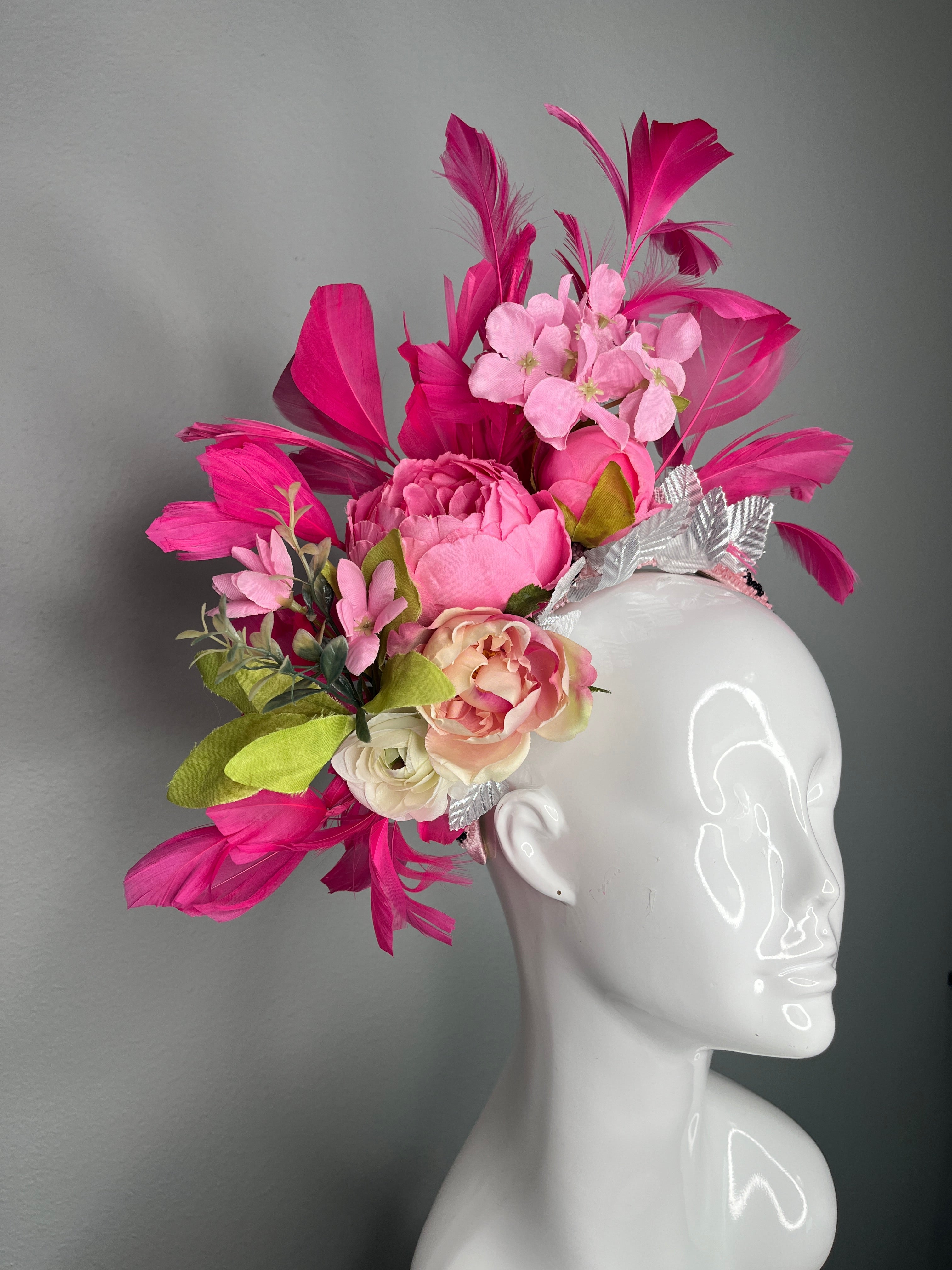 Rosa Pfingstrose Paradise Statement Feder Fascinator-Haarreif Derby Oaks