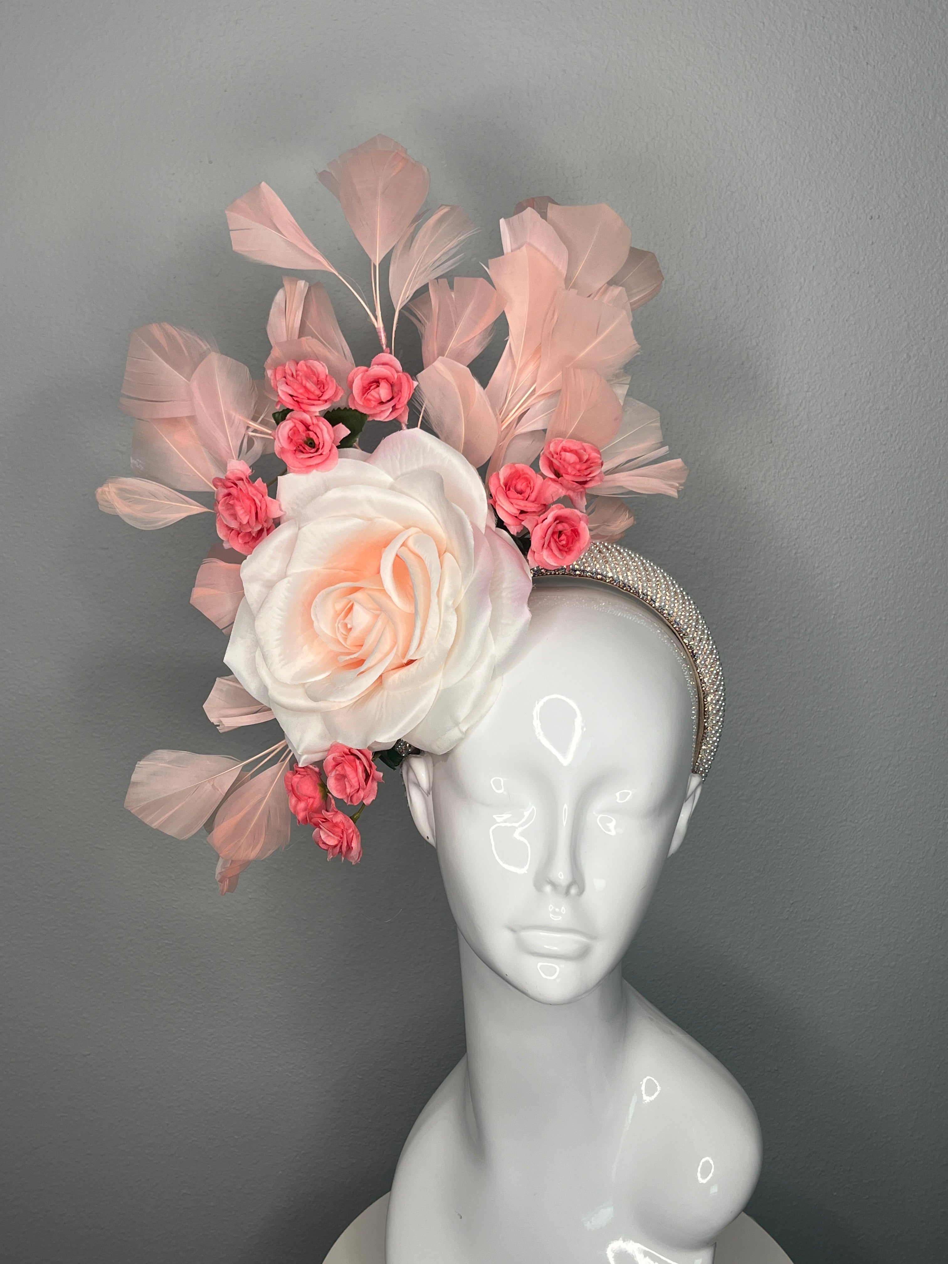 Blush Bloom Fascinator mit Pearlized Haarband