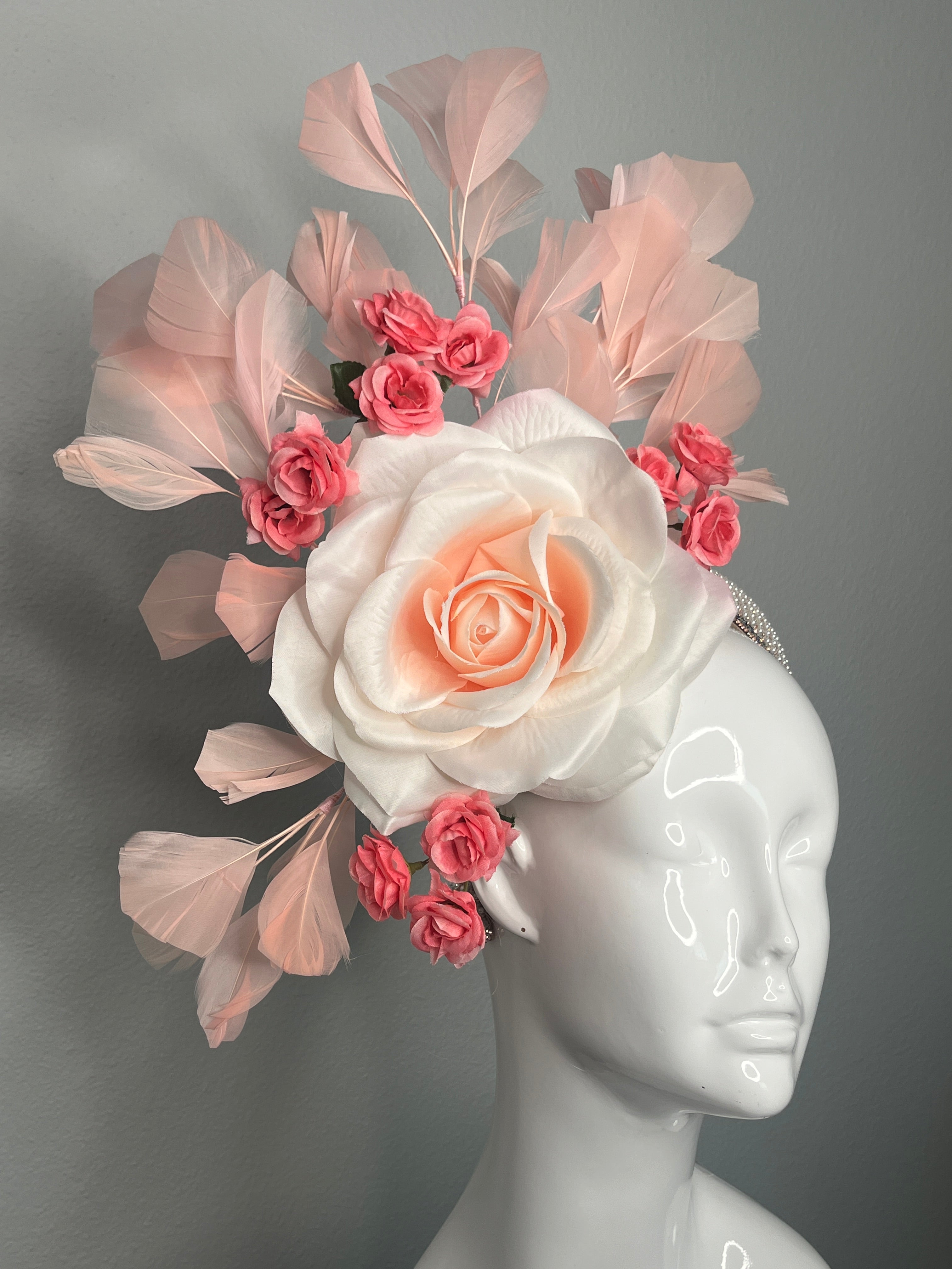 Blush Bloom Fascinator mit Pearlized Haarband