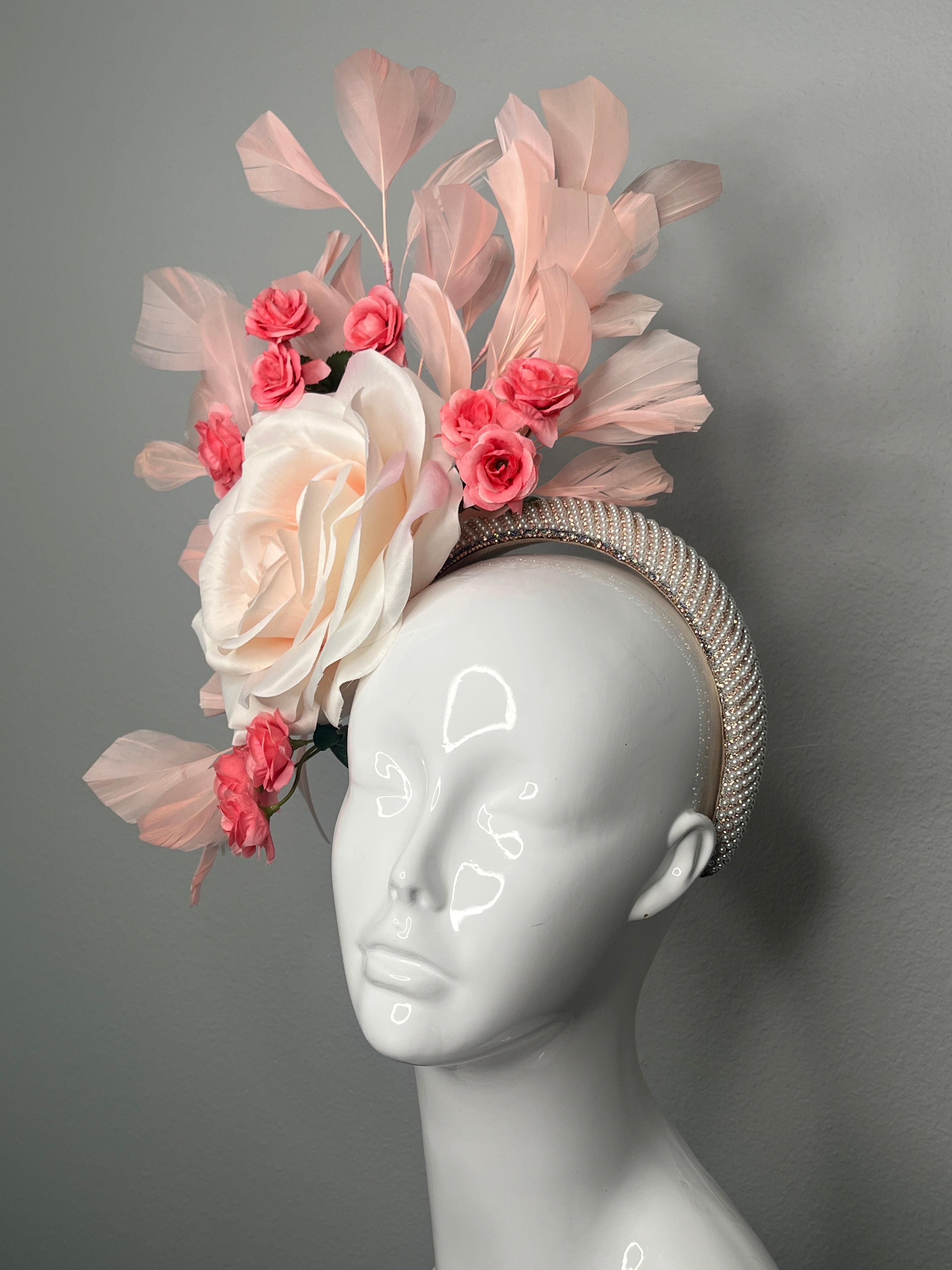 Blush Bloom Fascinator mit Pearlized Haarband