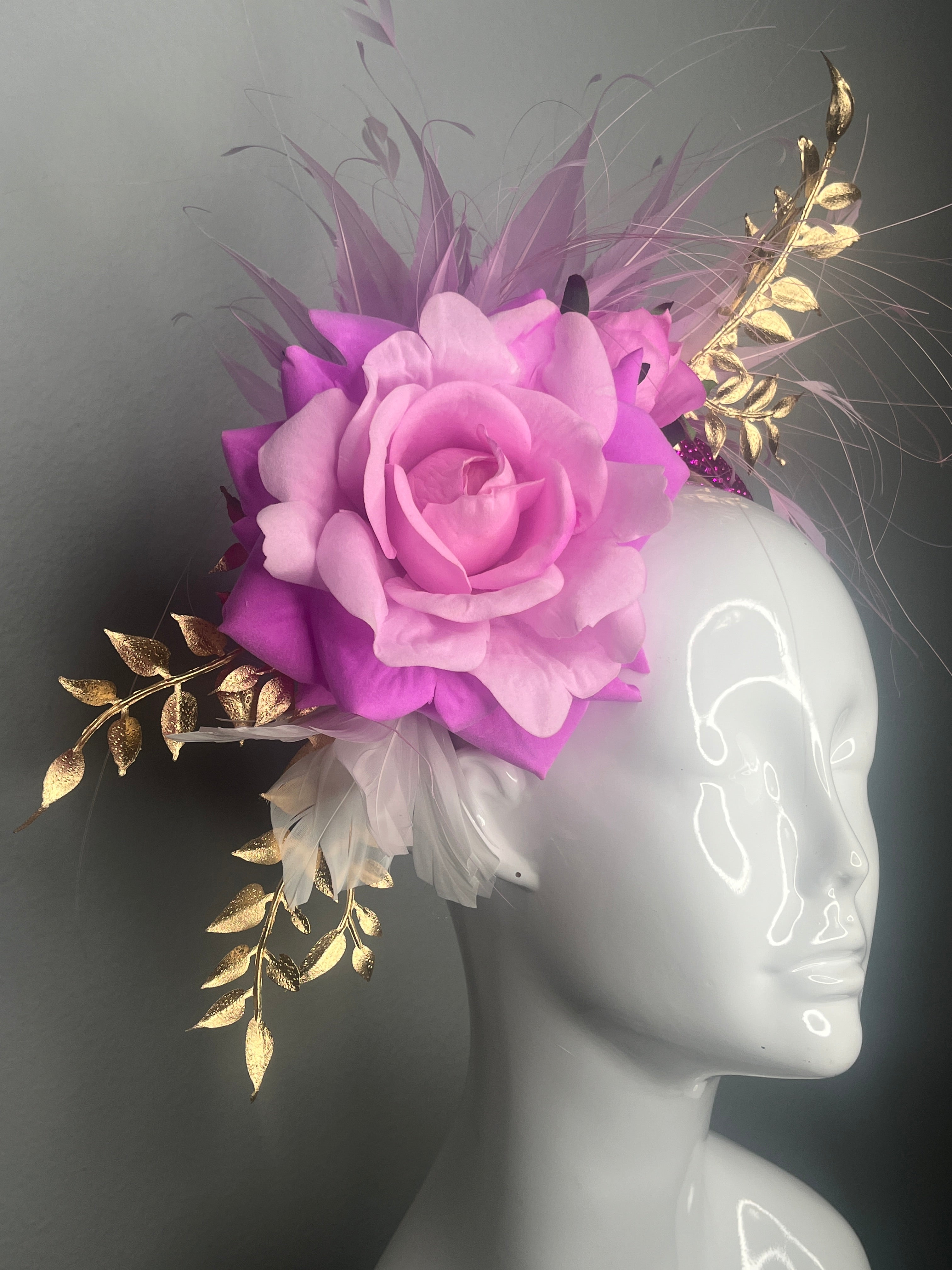 Gekrönt in Bloom Fascinator-Hut