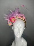 Blütenblätter und Stardust Schillernd Blumen und Feder Fascinator Hut