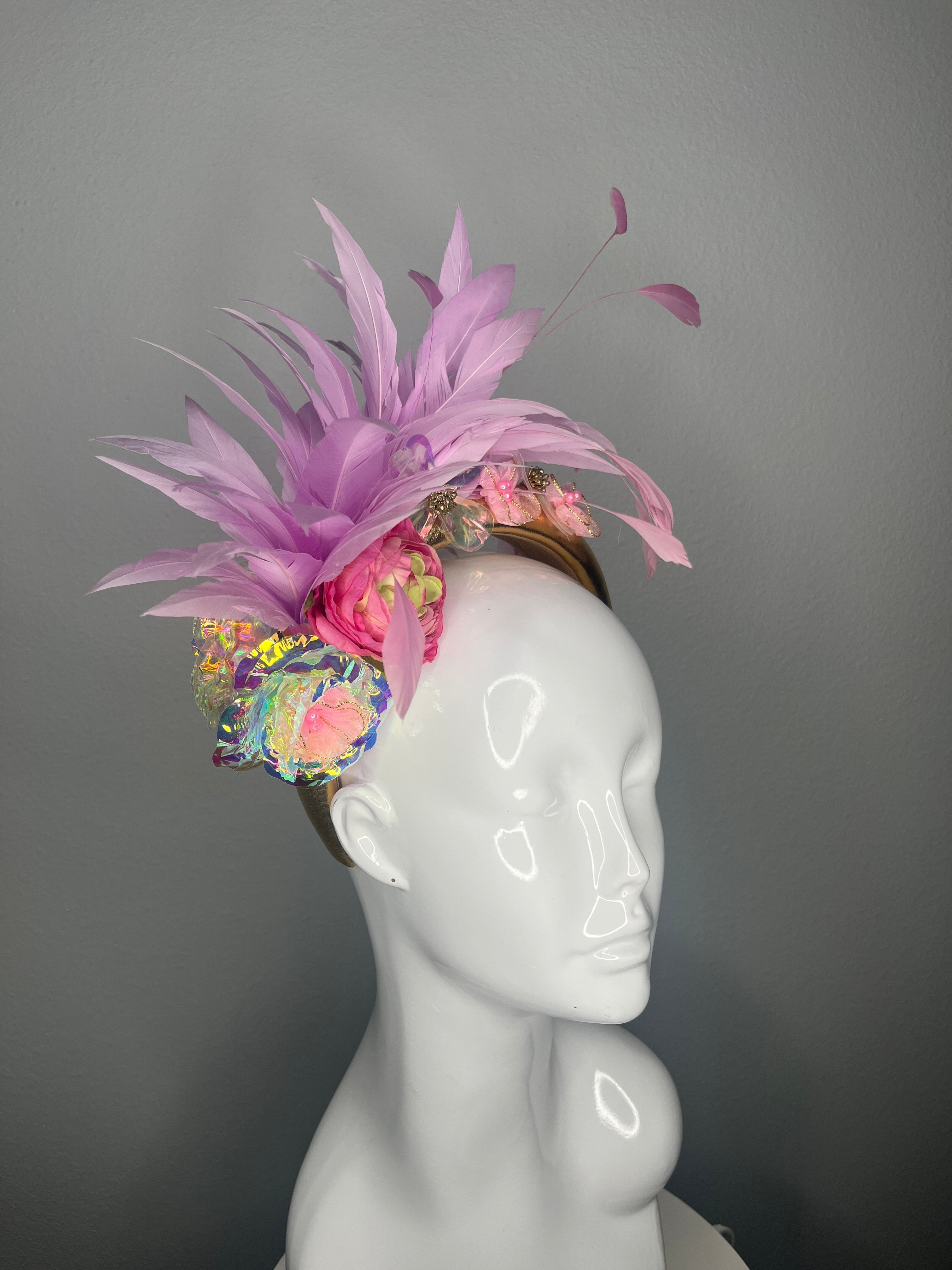 Blütenblätter und Stardust Schillernd Blumen und Feder Fascinator Hut