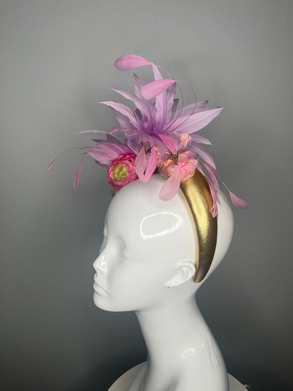 Blütenblätter und Stardust Schillernd Blumen und Feder Fascinator Hut