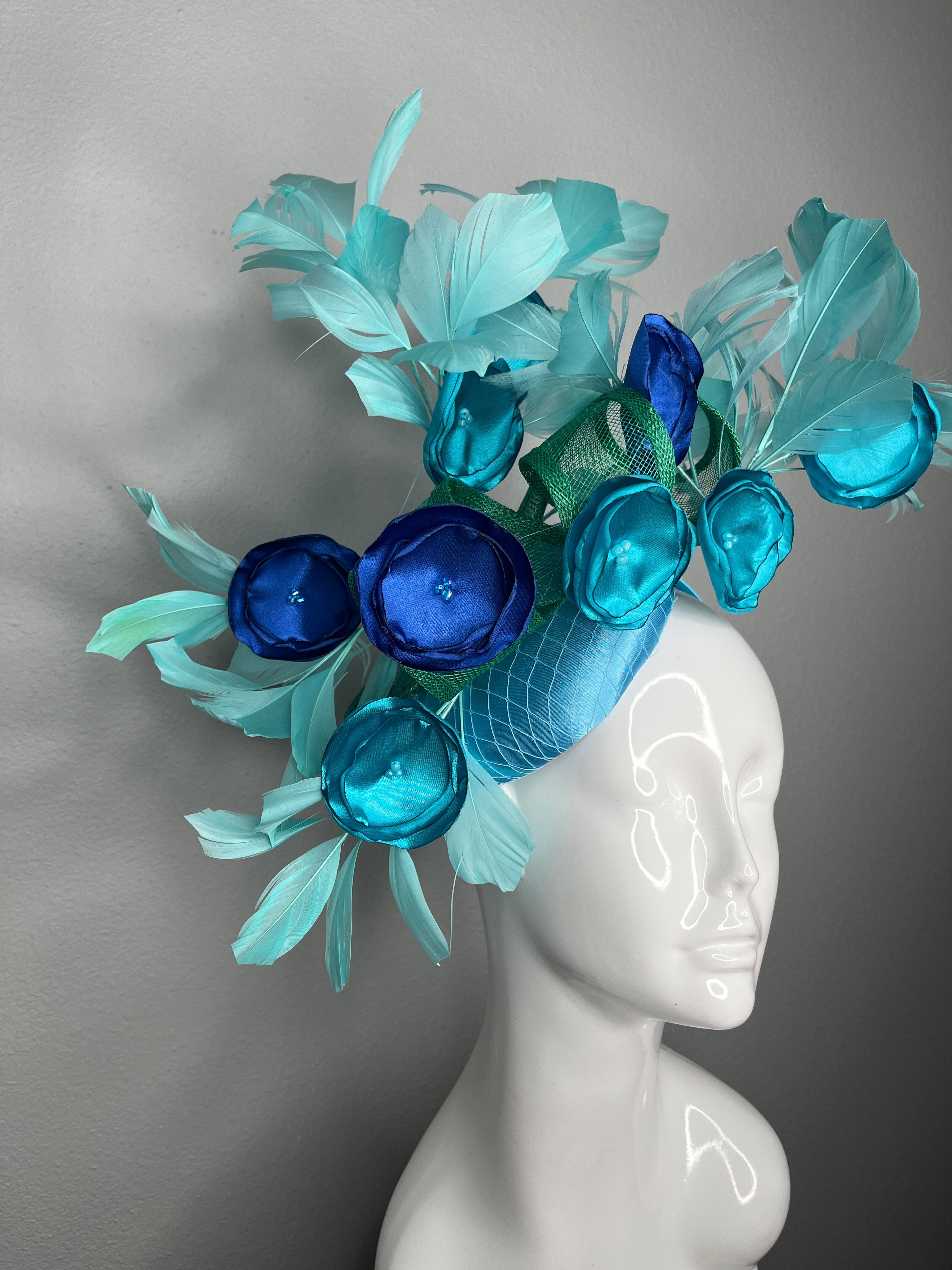 Türkis und Königsblau Macaron Bloom Fascinator-Hut