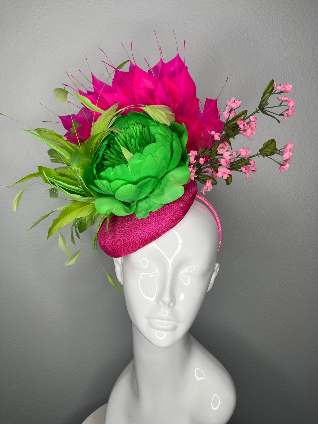Lime und Leuchtrosa Tropical Bloom Feder Fascinator Hut