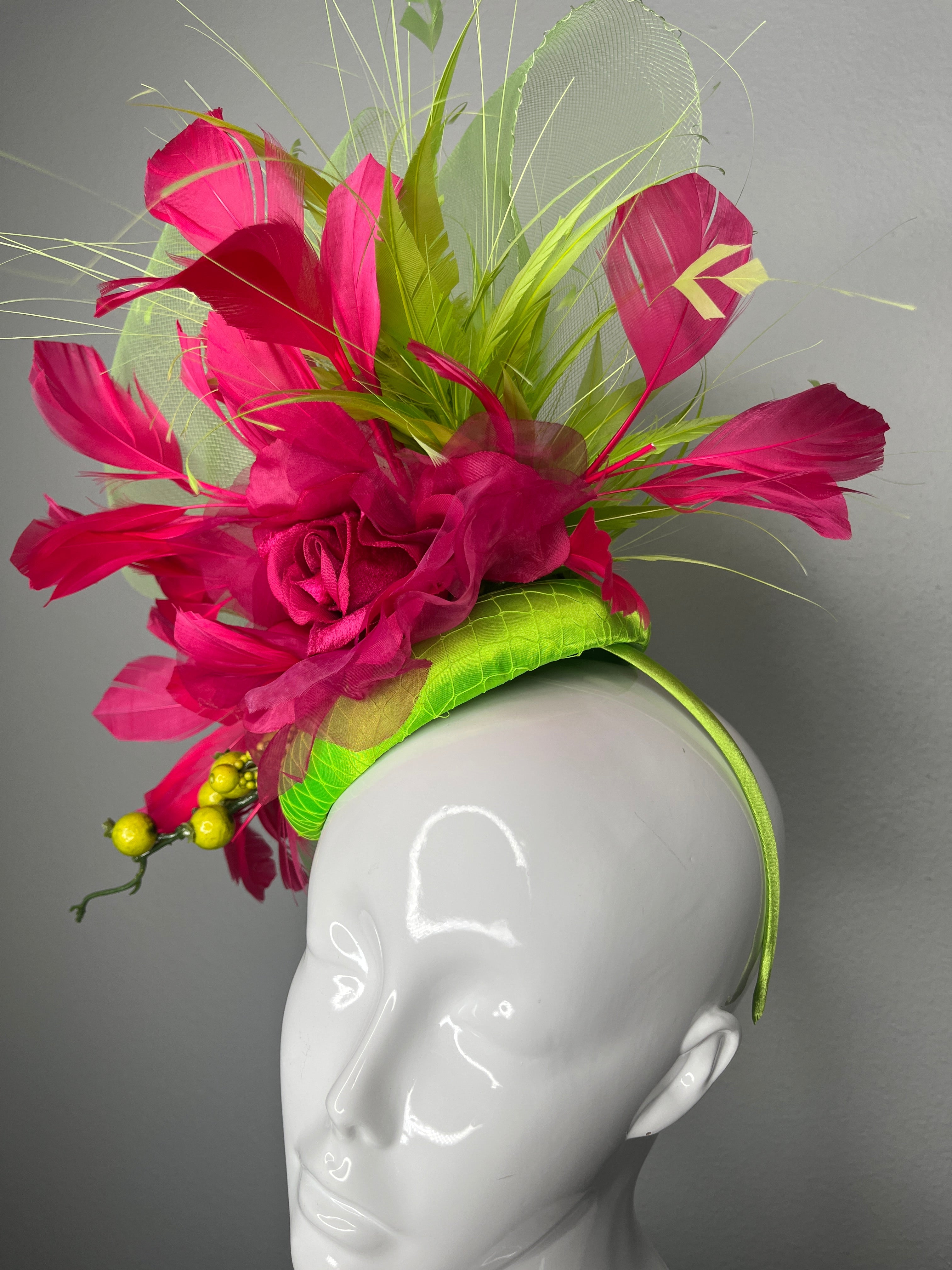 Key Lime Kiss Feder Fascinator Hut