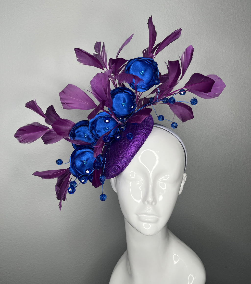 Deep Purple und Königsblau Midnight Bloom Feder Fascinator Hut