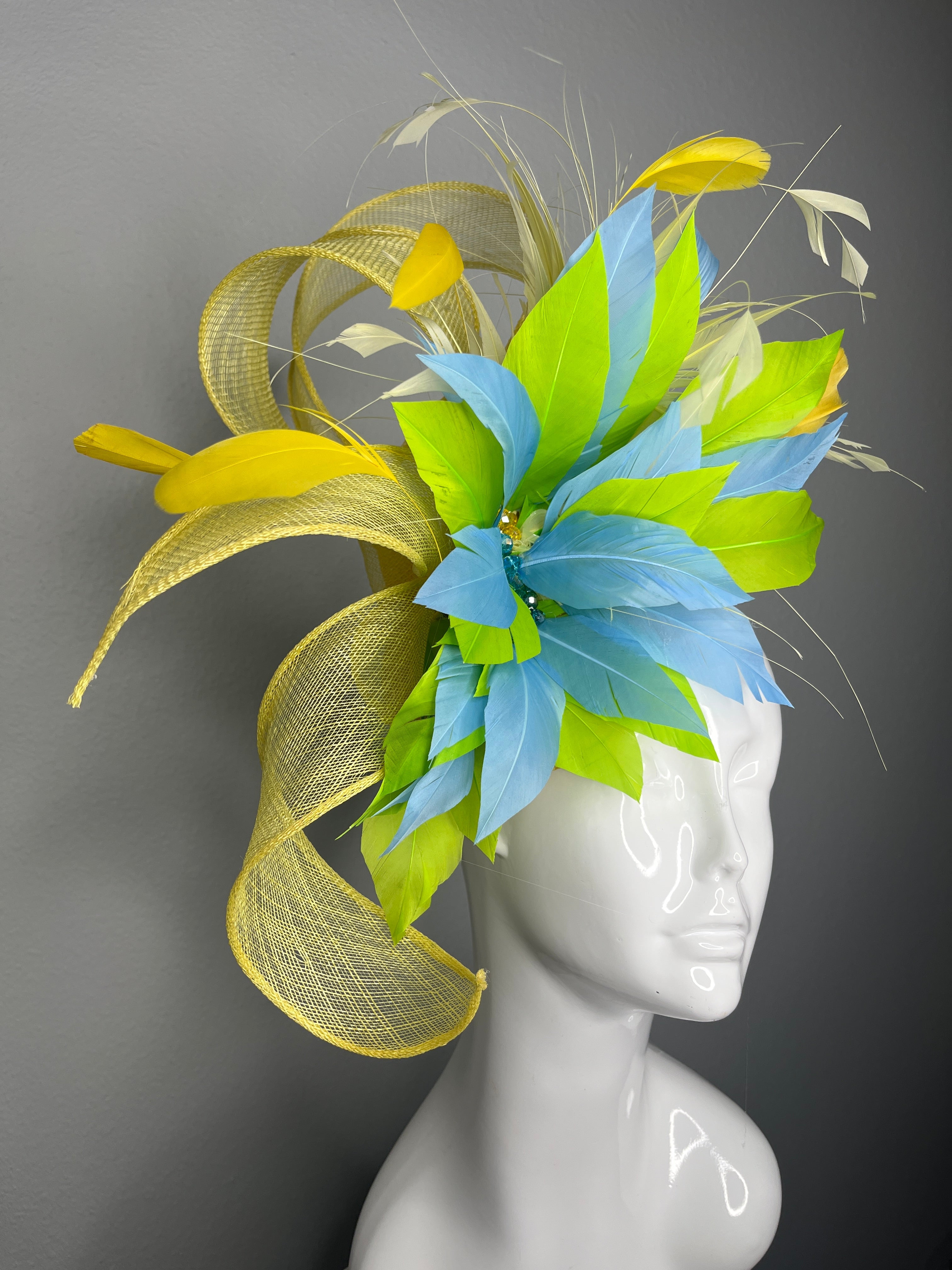 Citrus Breeze Gelb, Grün und Blaue Feder Fascinator Hut