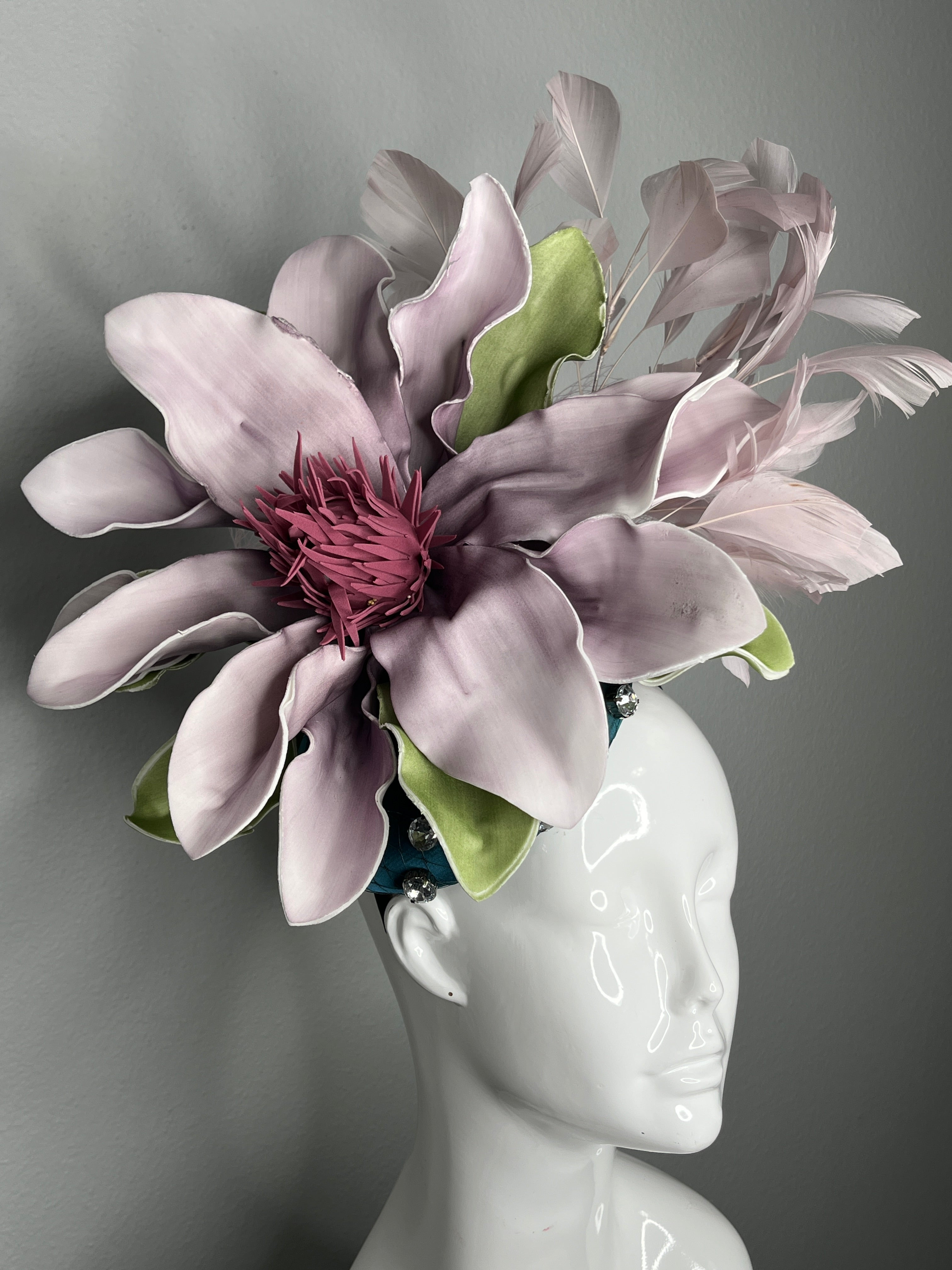 Blush Magnolia Jewel Feder Fascinator