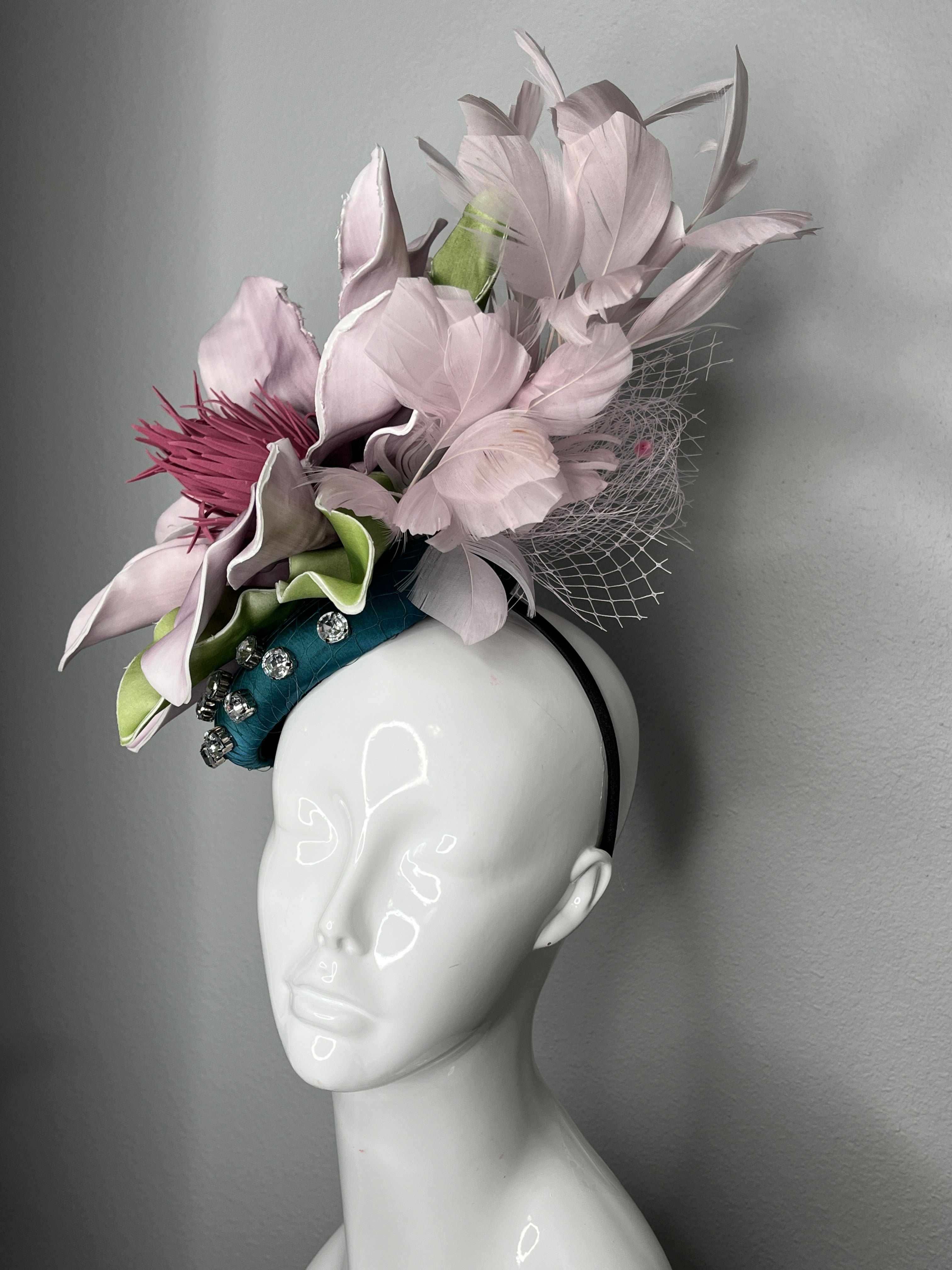 Blush Magnolia Jewel Feder Fascinator