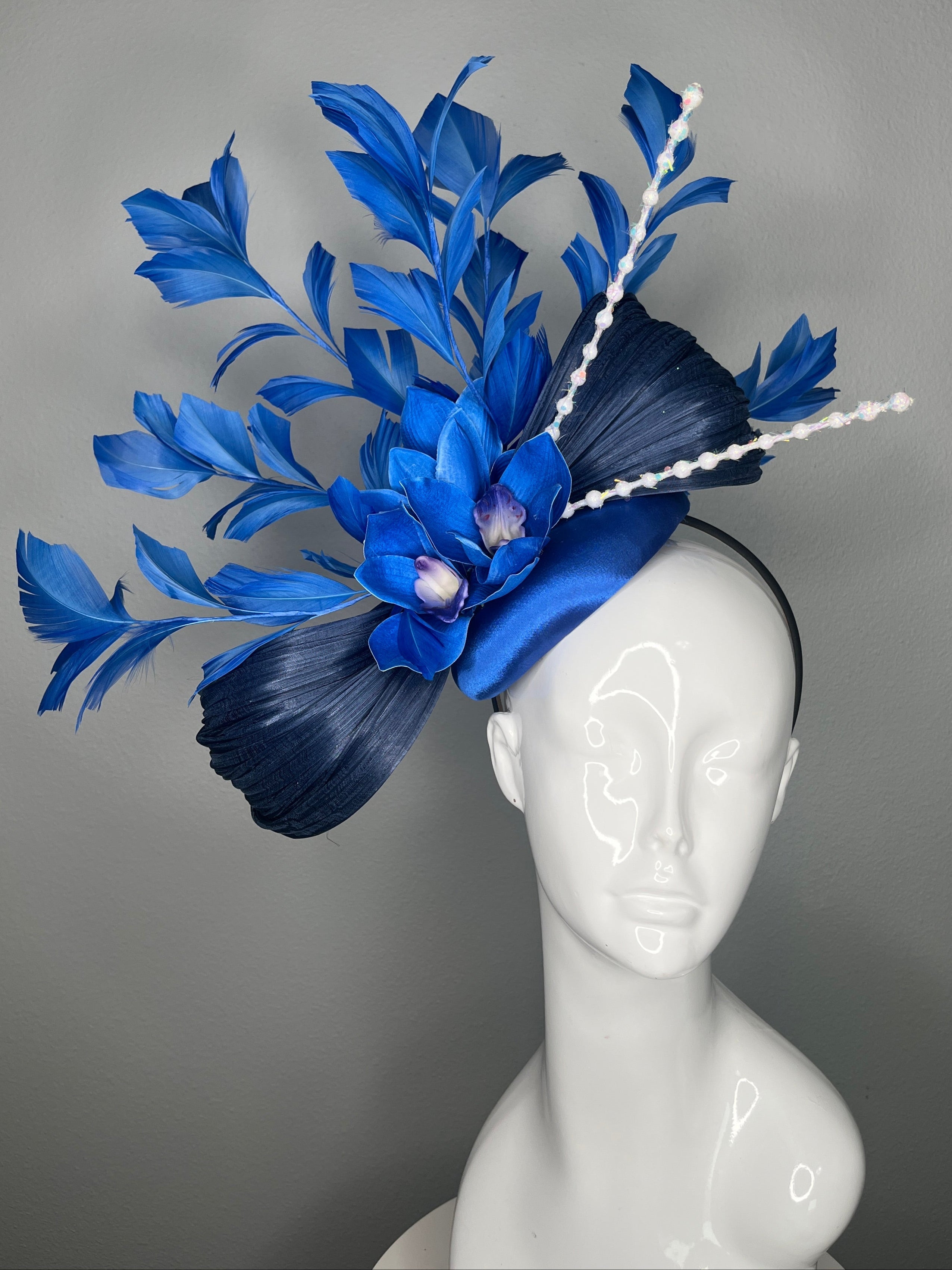 Royal Sapphire Blau Orchideenfeder Fascinator Hut
