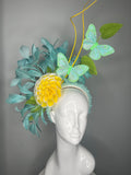 Aqua Garden Schmetterling und Golden Bloom Feder Fascinator Hut