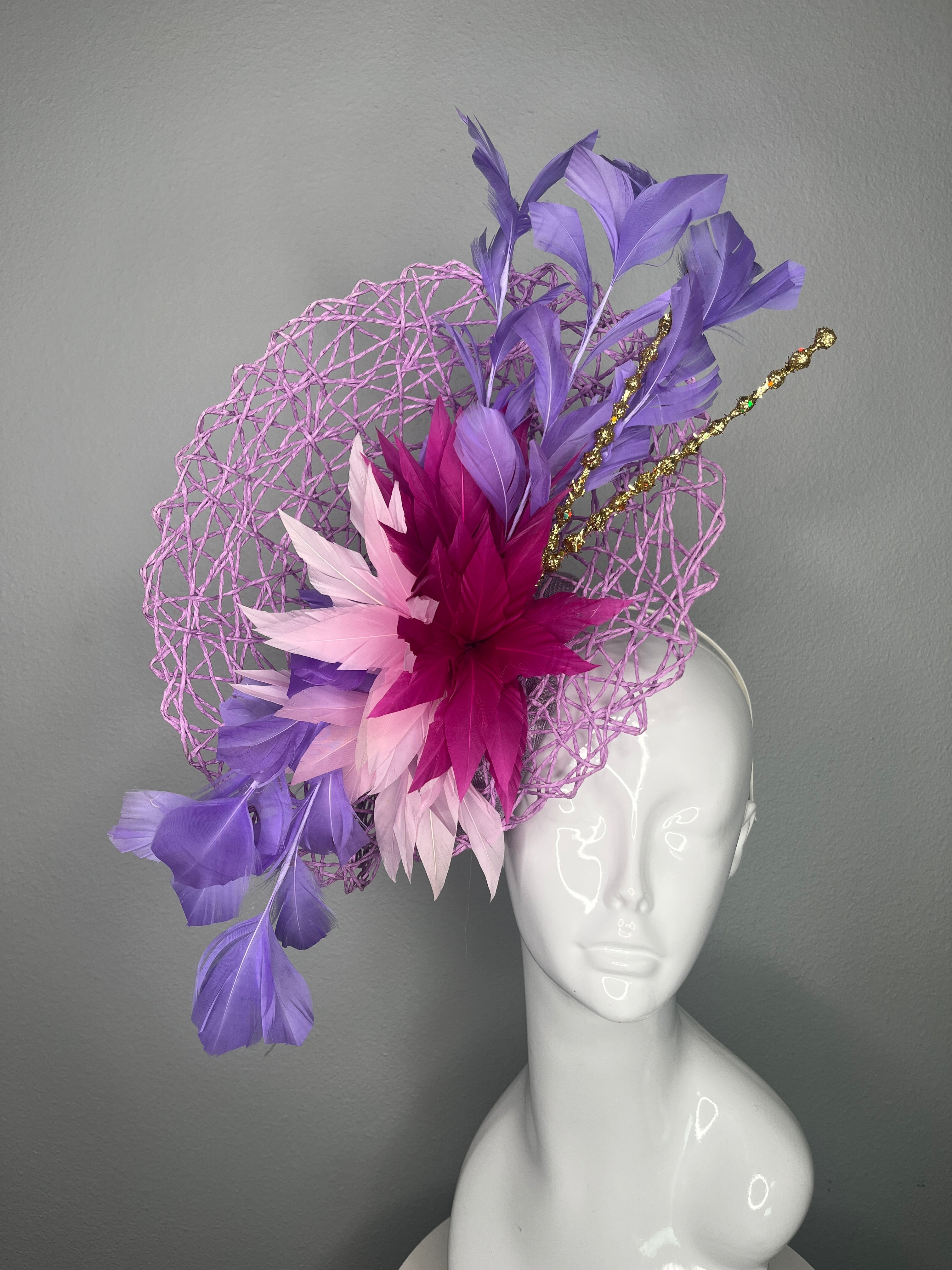 Pflaume, Lavendel, Rosa Feder Stardust Fascinator Hut