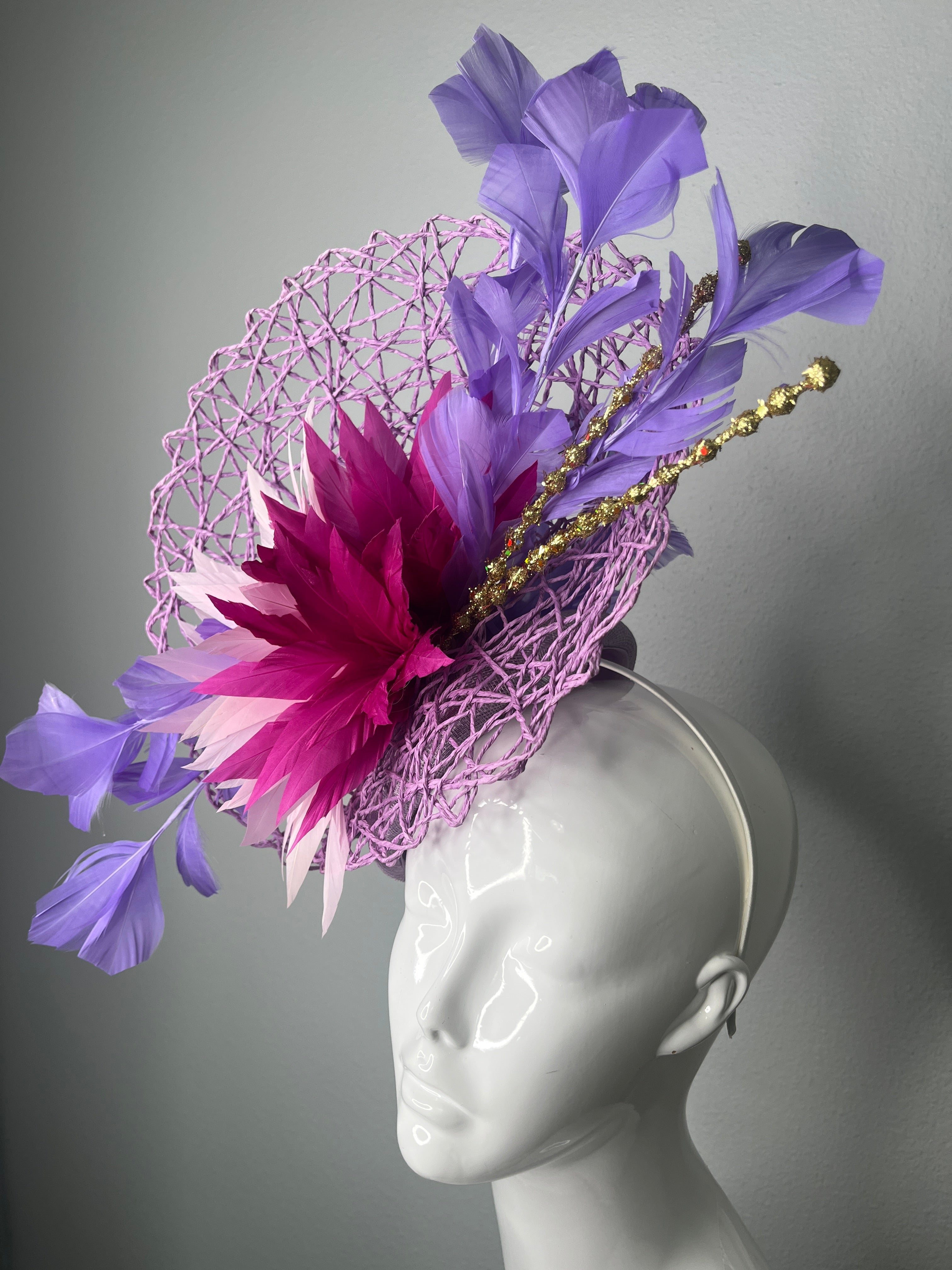 Pflaume, Lavendel, Rosa Feder Stardust Fascinator Hut