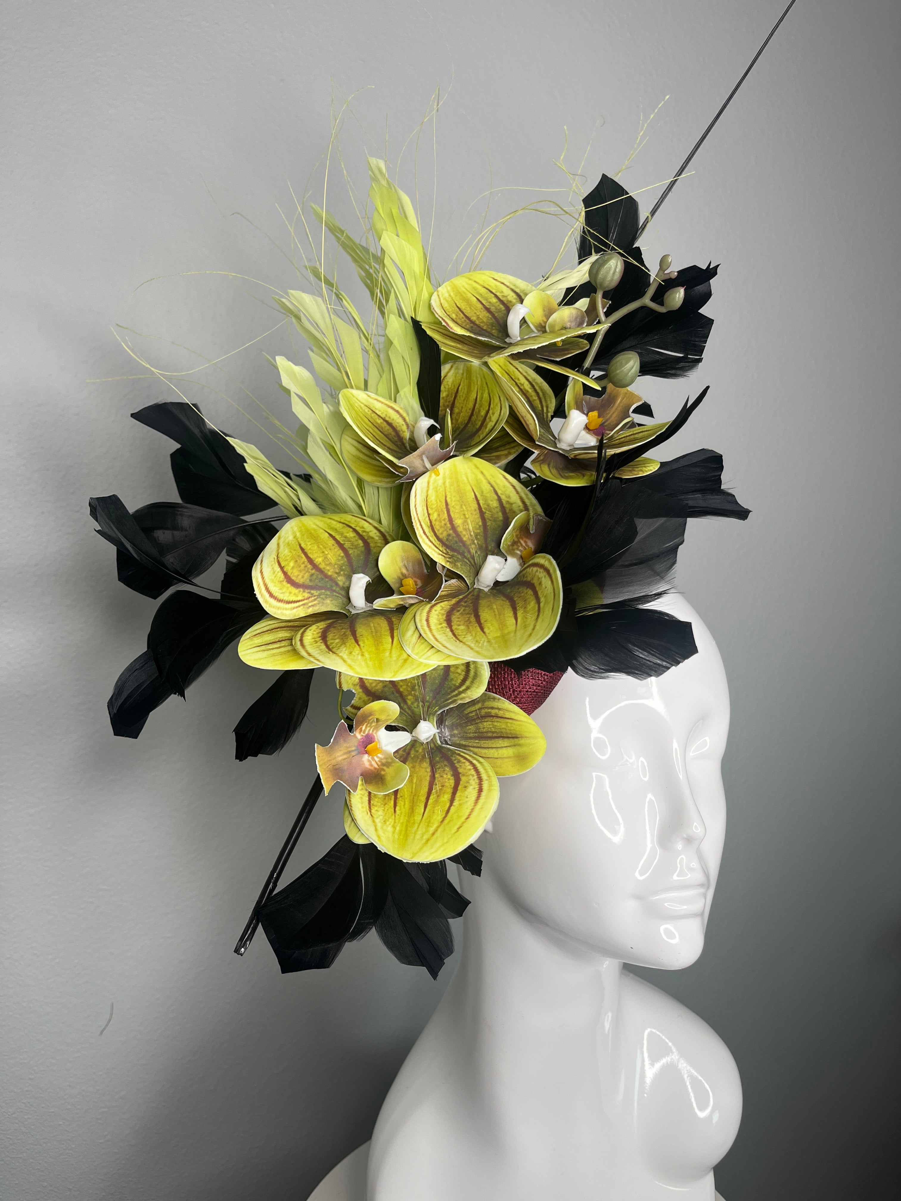 Orchidee Noir Fascinator Exotische Lime Grün und Schwarz Statement Kopfstück Fascinator