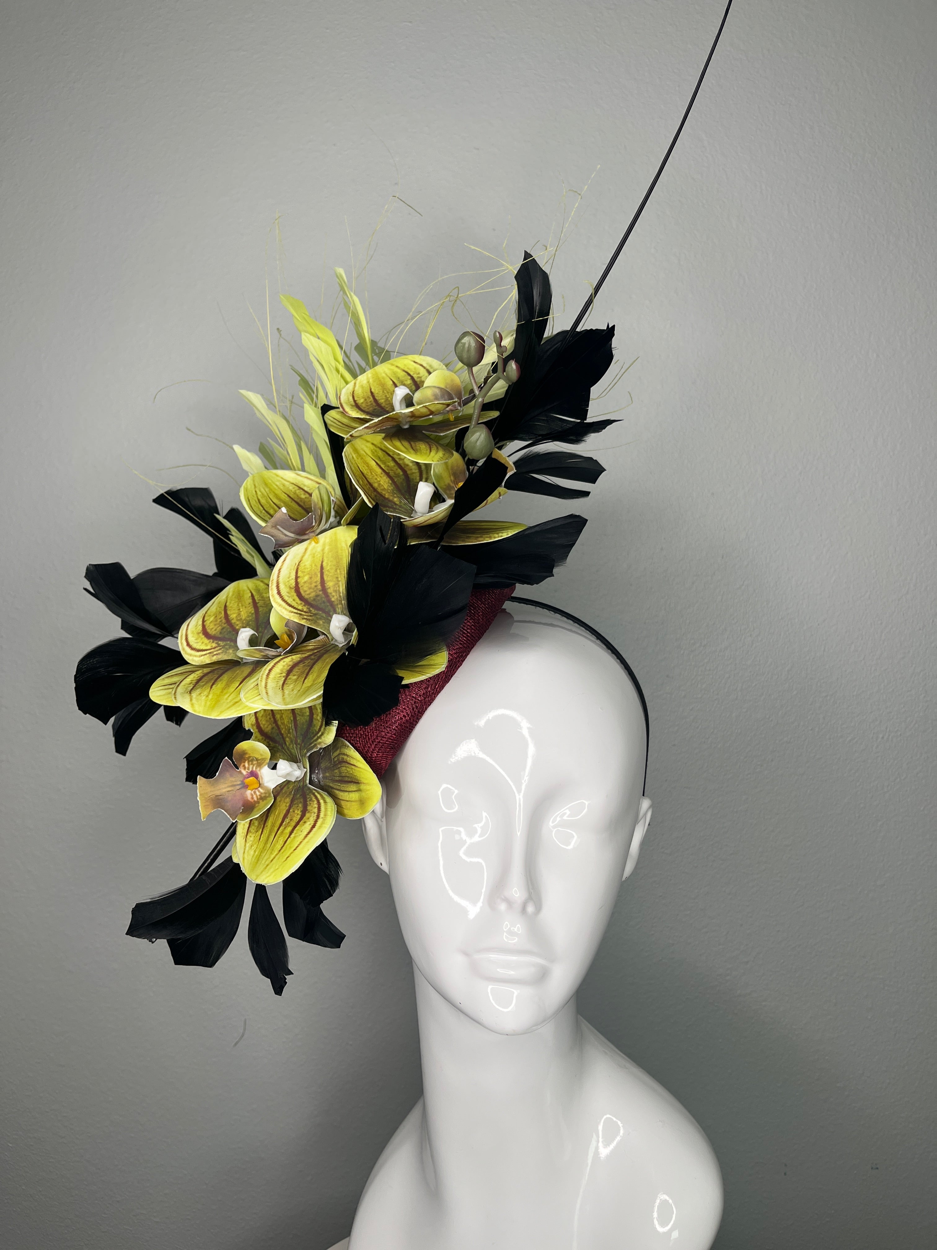 Orchidee Noir Fascinator Exotische Lime Grün und Schwarz Statement Kopfstück Fascinator
