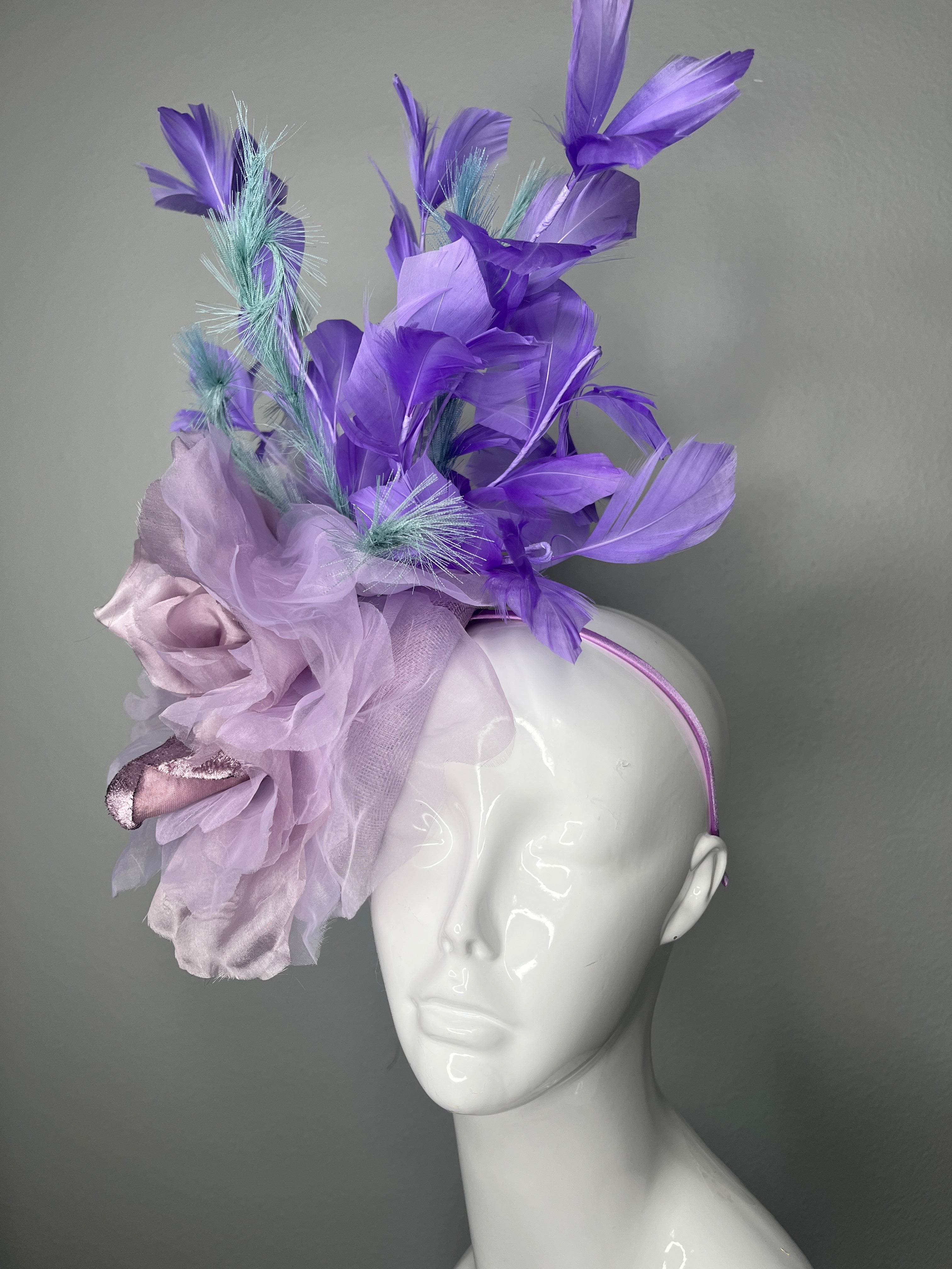 Lavendelfedern und Seafoam Blau Akzente Fascinator-Hut
