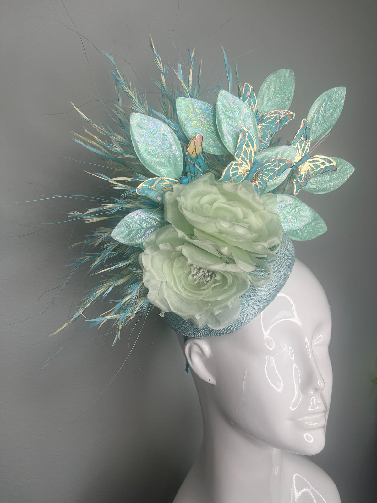 Whispering Wings Mint Seidenblumen-Schmetterlingsfaszinator Hut