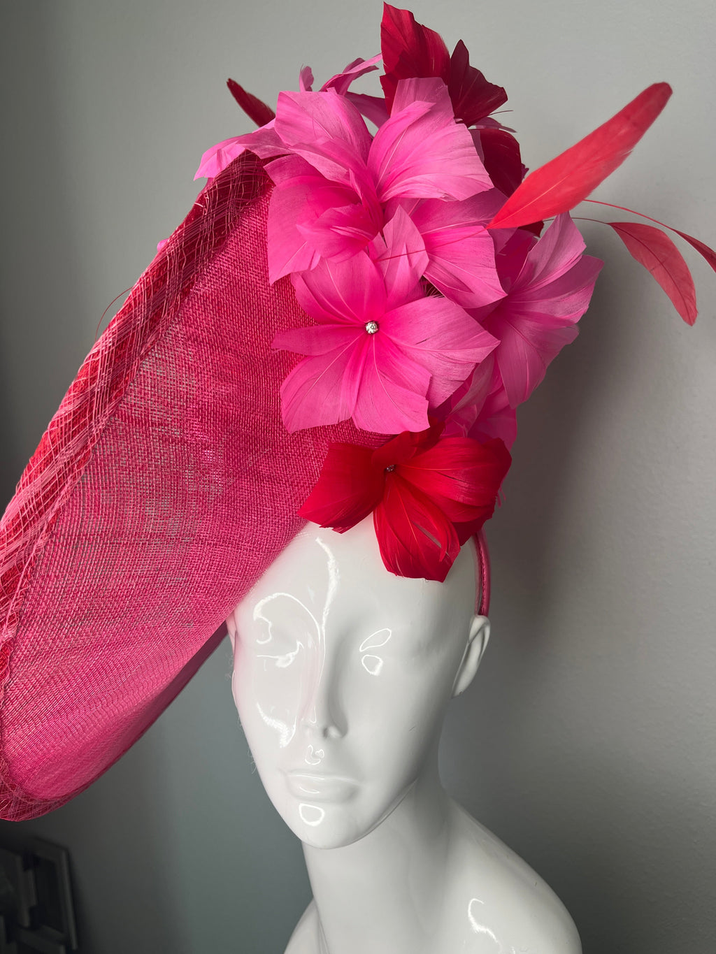 Fuchsia Rosa Flammfeder Fascinator Hut