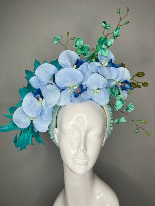 Azure Bloom Türkis und blaue Orchideenfeder Fascinator Hut