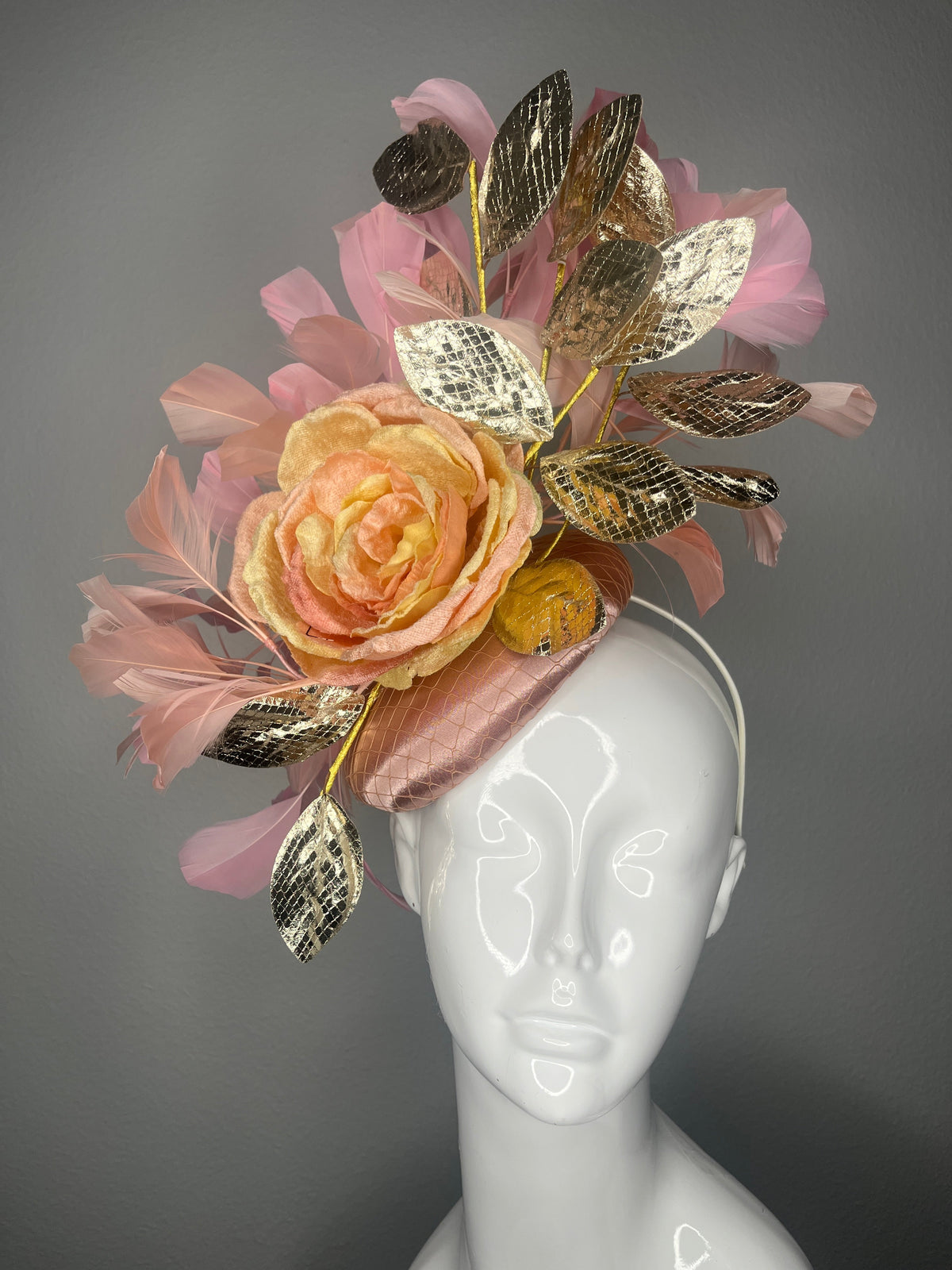 Blush und Brilliance Rosa Blush Feder Fascinator Hut