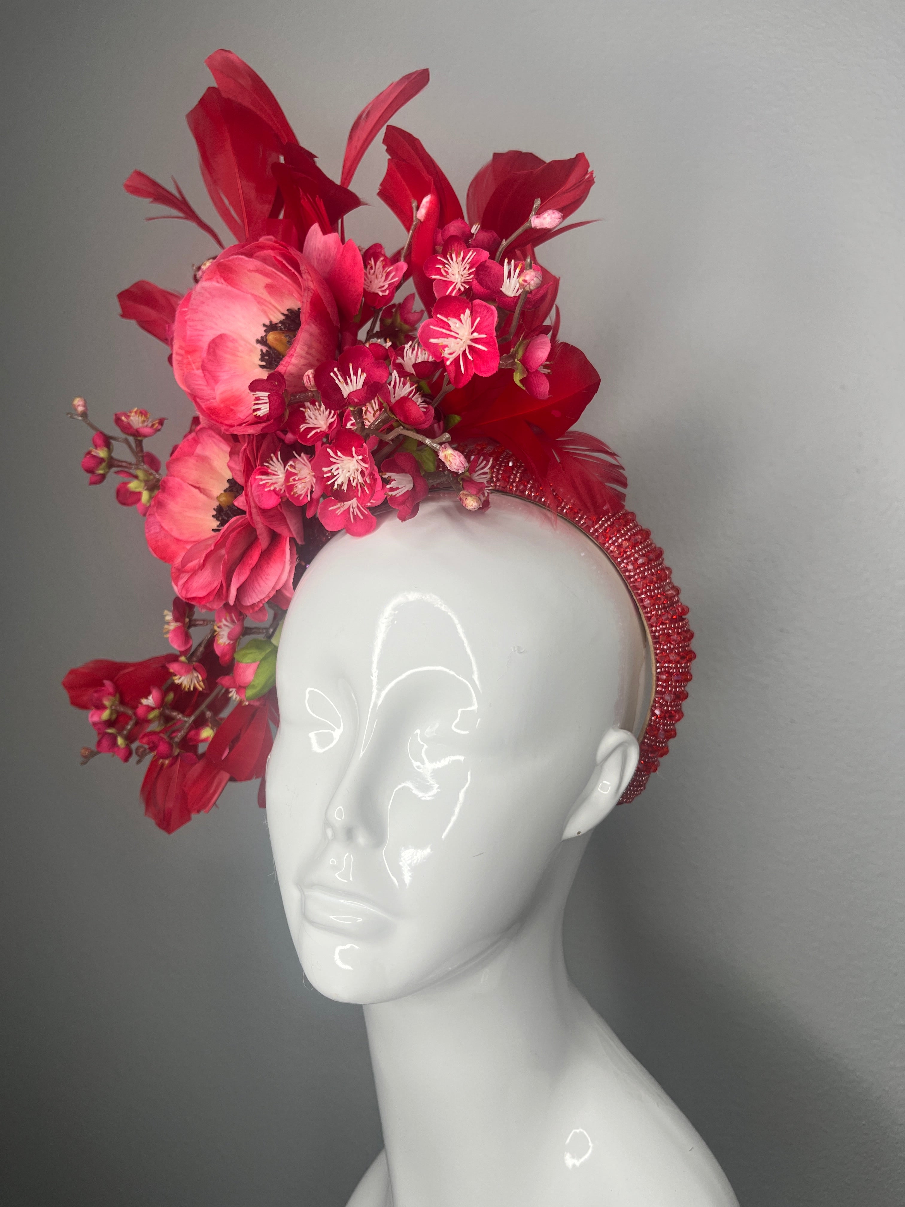 Radiant Reverie Rot Federn Fascinator Hut