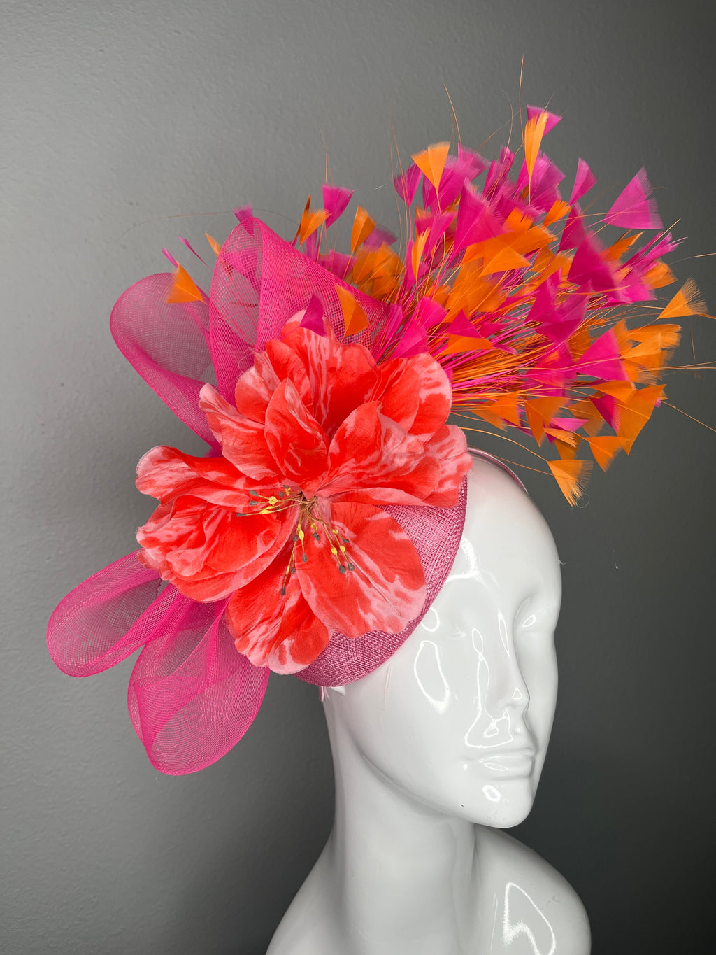 Rosa und Orange Feder Burst Fascinator | Coral Blumen Kopfschmuck | Kentucky Derby-Hut | Couture Statement-Fascinator