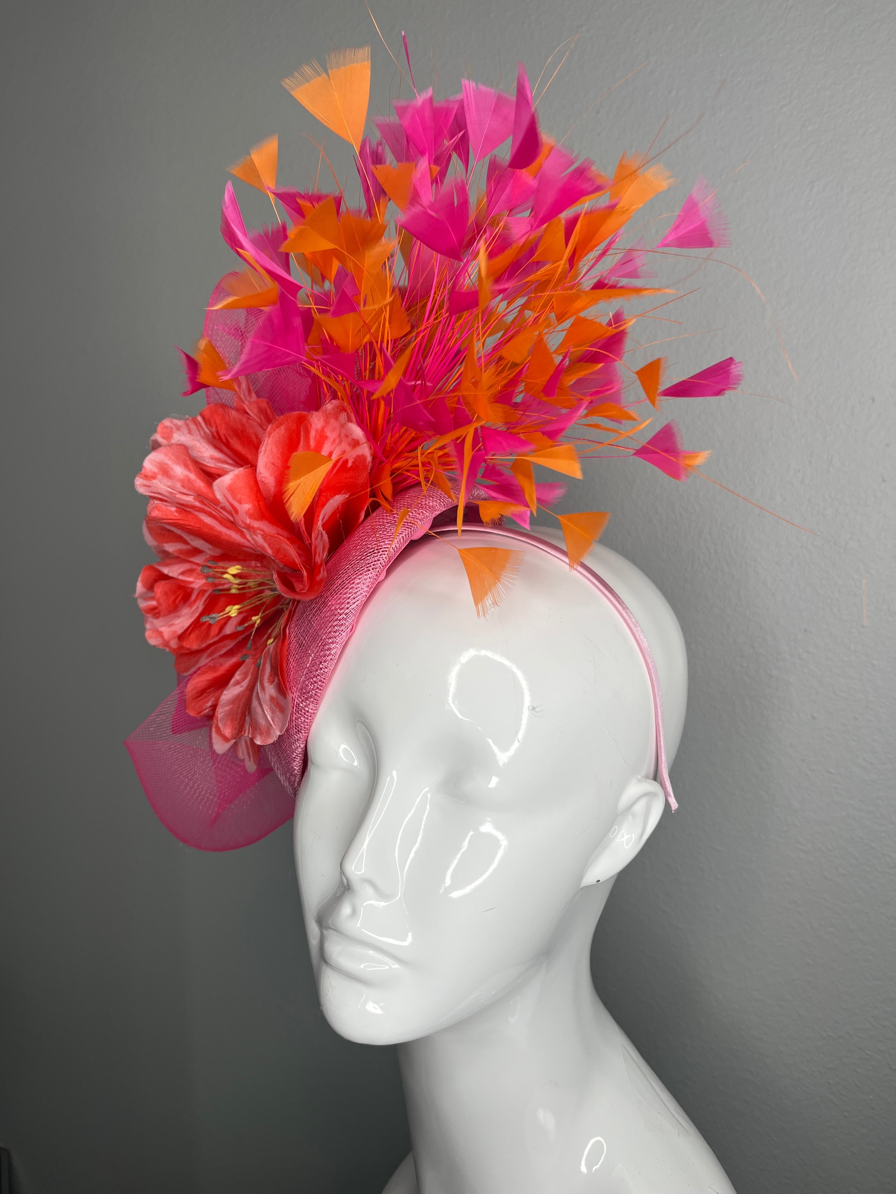Rosa und Orange Feder Burst Fascinator | Coral Blumen Kopfschmuck | Kentucky Derby-Hut | Couture Statement-Fascinator