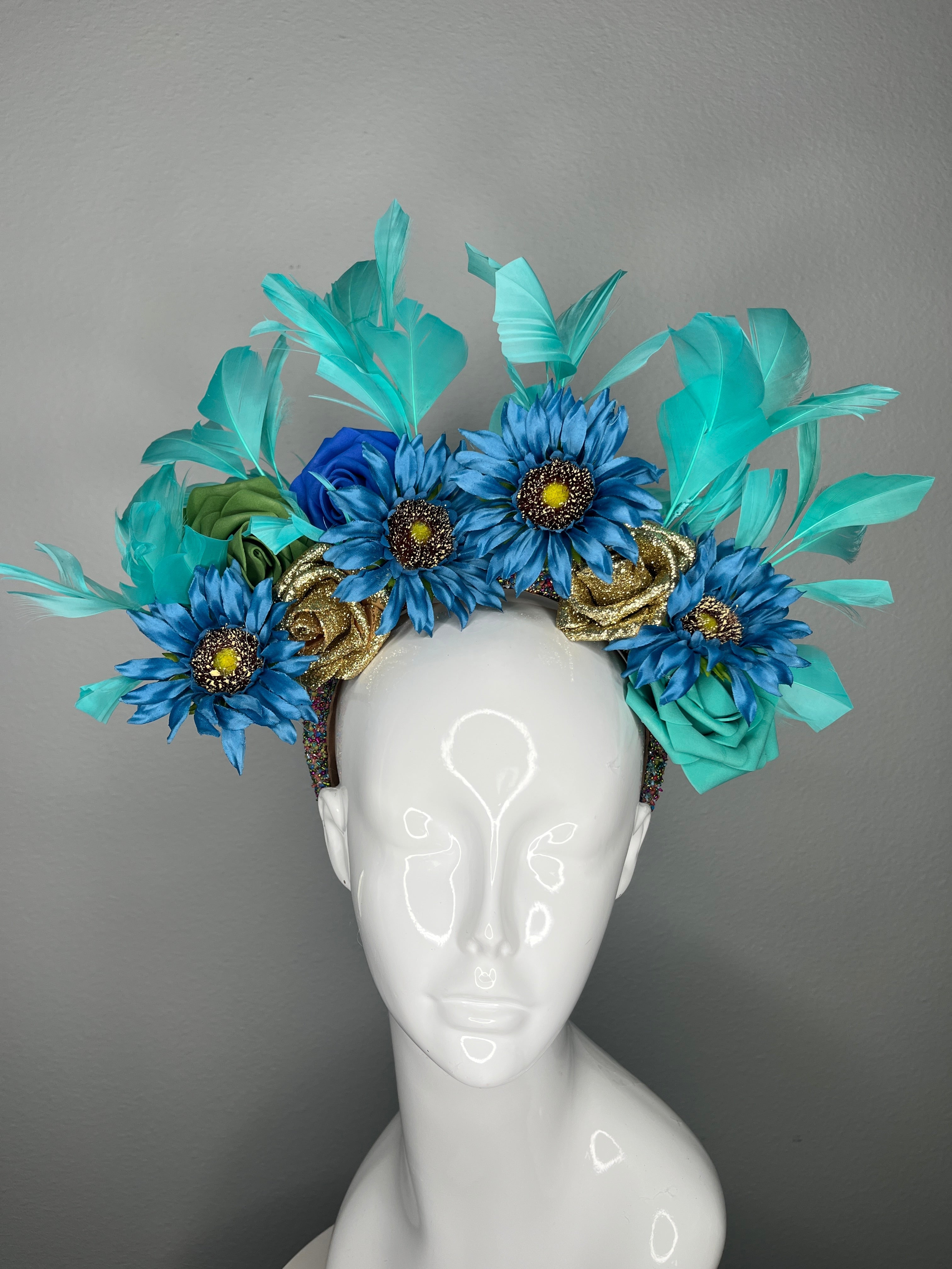 Türkis und blaue Blumenkrone Faszinator | Federkopfstück | Kentucky Derby-Hut | Couture Statement Faszinator