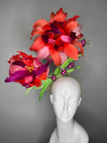 Coral & Fuchsia übergroße Federblüten Faszinator mit funkelnden Bienen Derby Statement Kopfstück Couture-Blumen Millinery