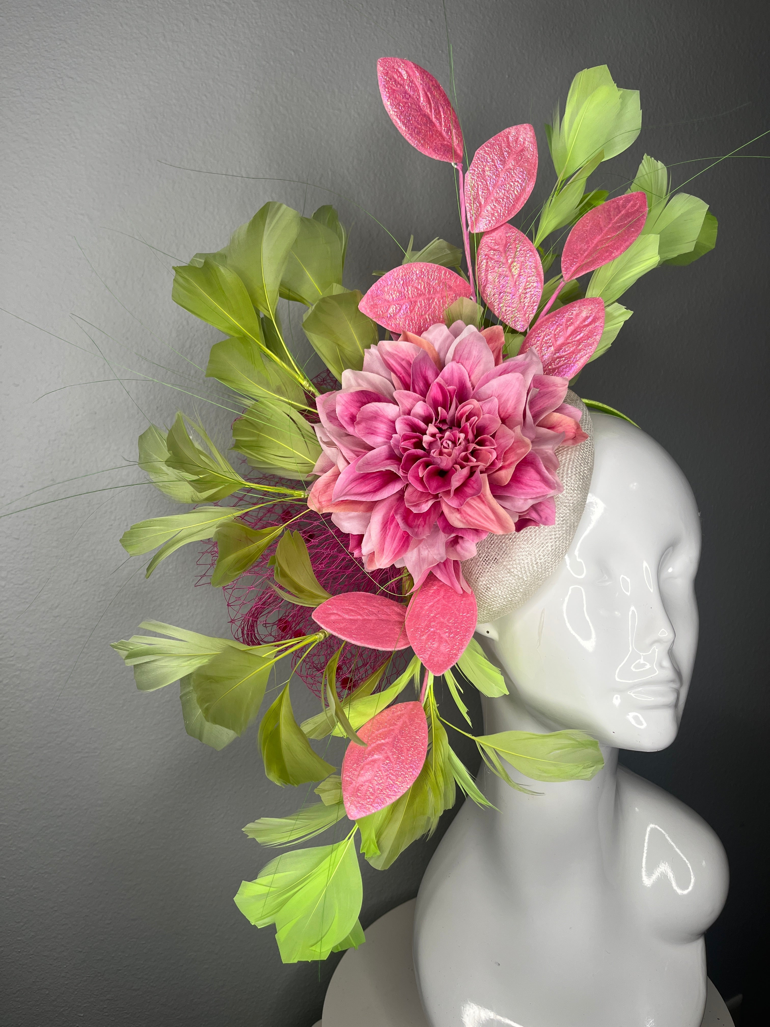 Rosa Dahlia & Lime Grün Federn Fascinator | Kentucky Derby Kopfschmuck | Statement Blumen Hat | Spring Racing Headwear