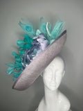 Lavendel Purple & Blaugrün Kentucky Derby Fascinator mit Pfaufedern und Skulpturenblume