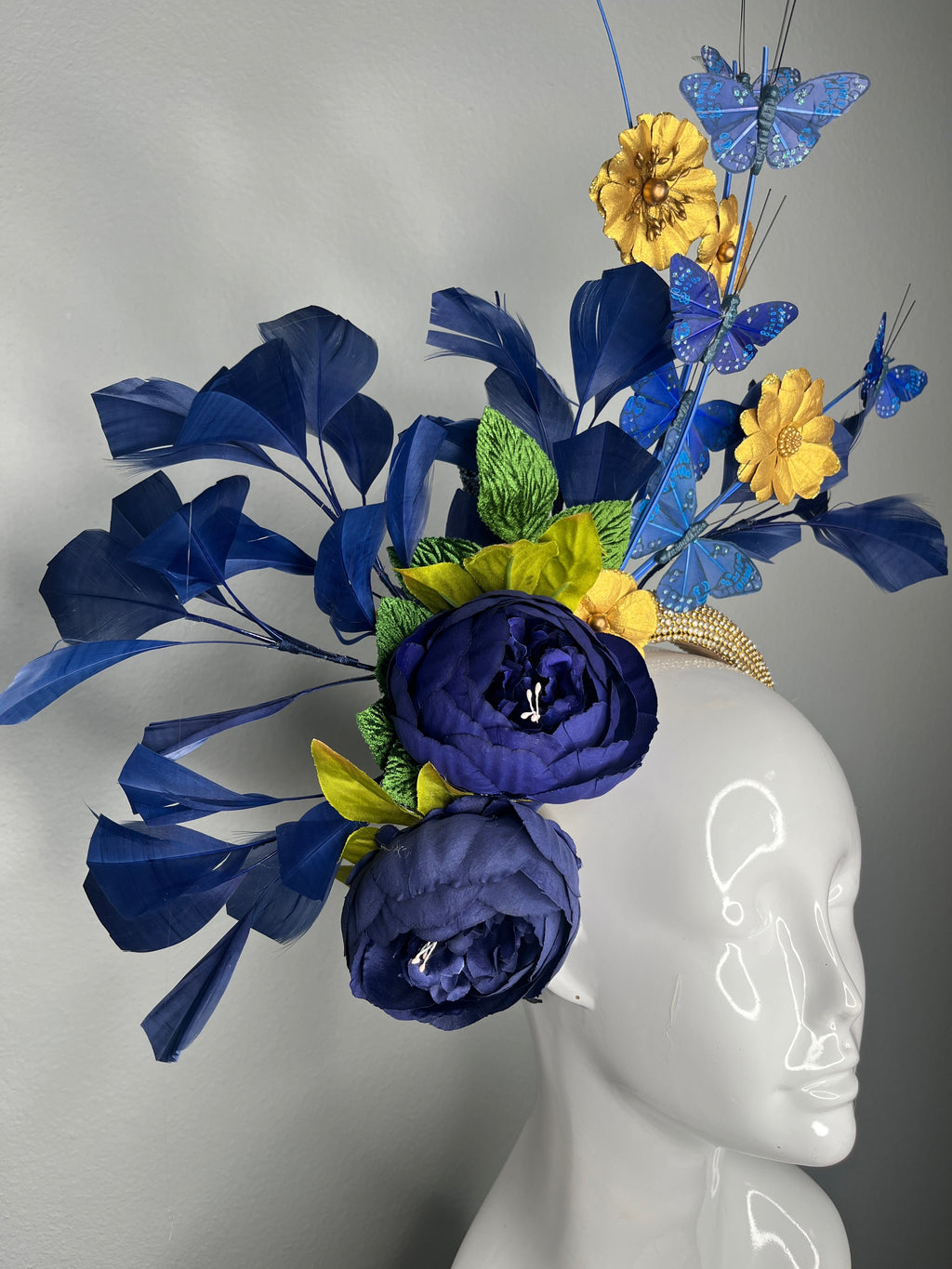 Königsblau & Gold Schmetterling Fascinator-Haarreif | Kentucky Derby Statement-Kopfschmuck | Couture-Blumen Derby-Hut