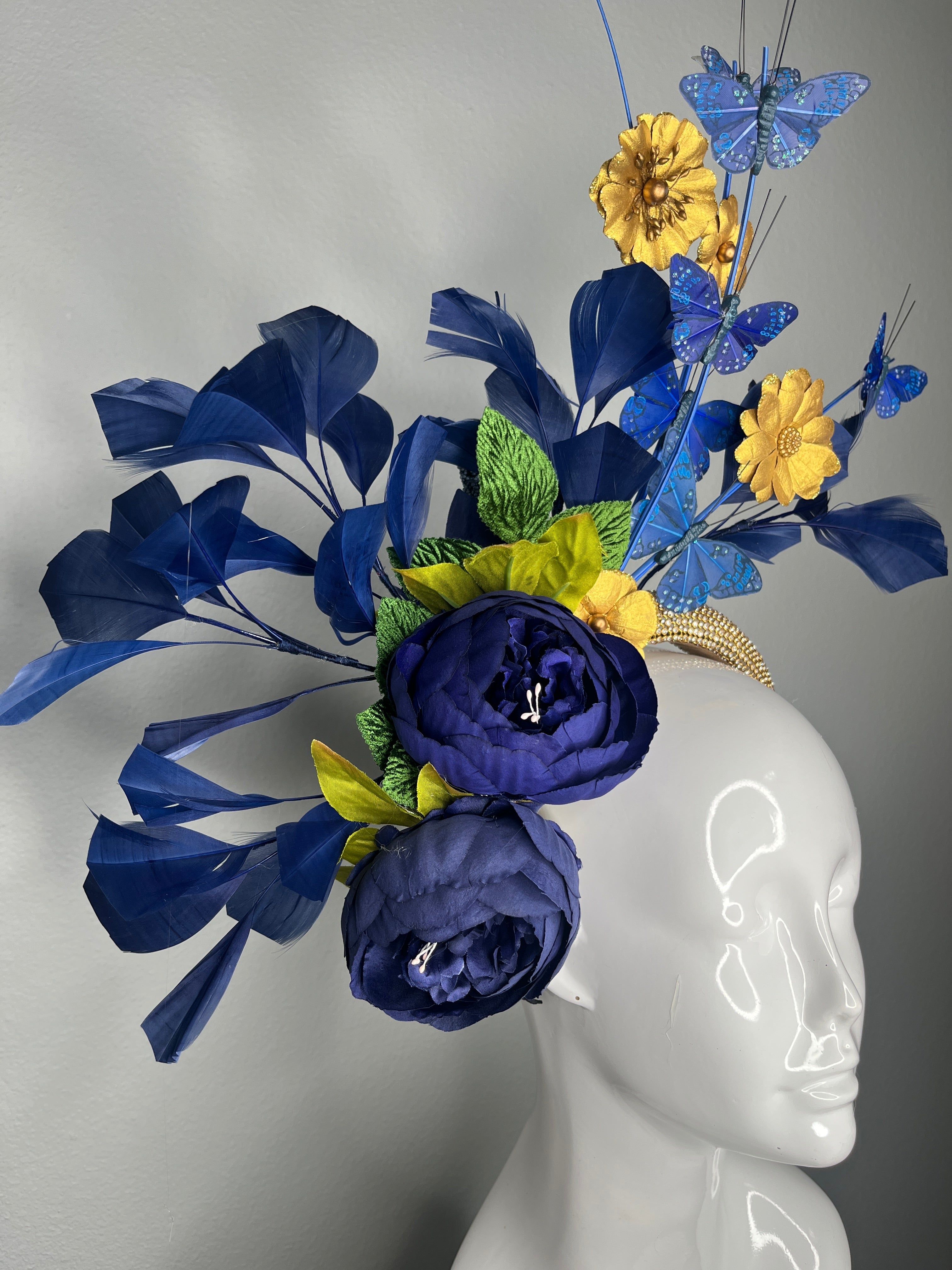 Königsblau & Gold Schmetterling Fascinator-Haarreif | Kentucky Derby Statement-Kopfschmuck | Couture-Blumen Derby-Hut