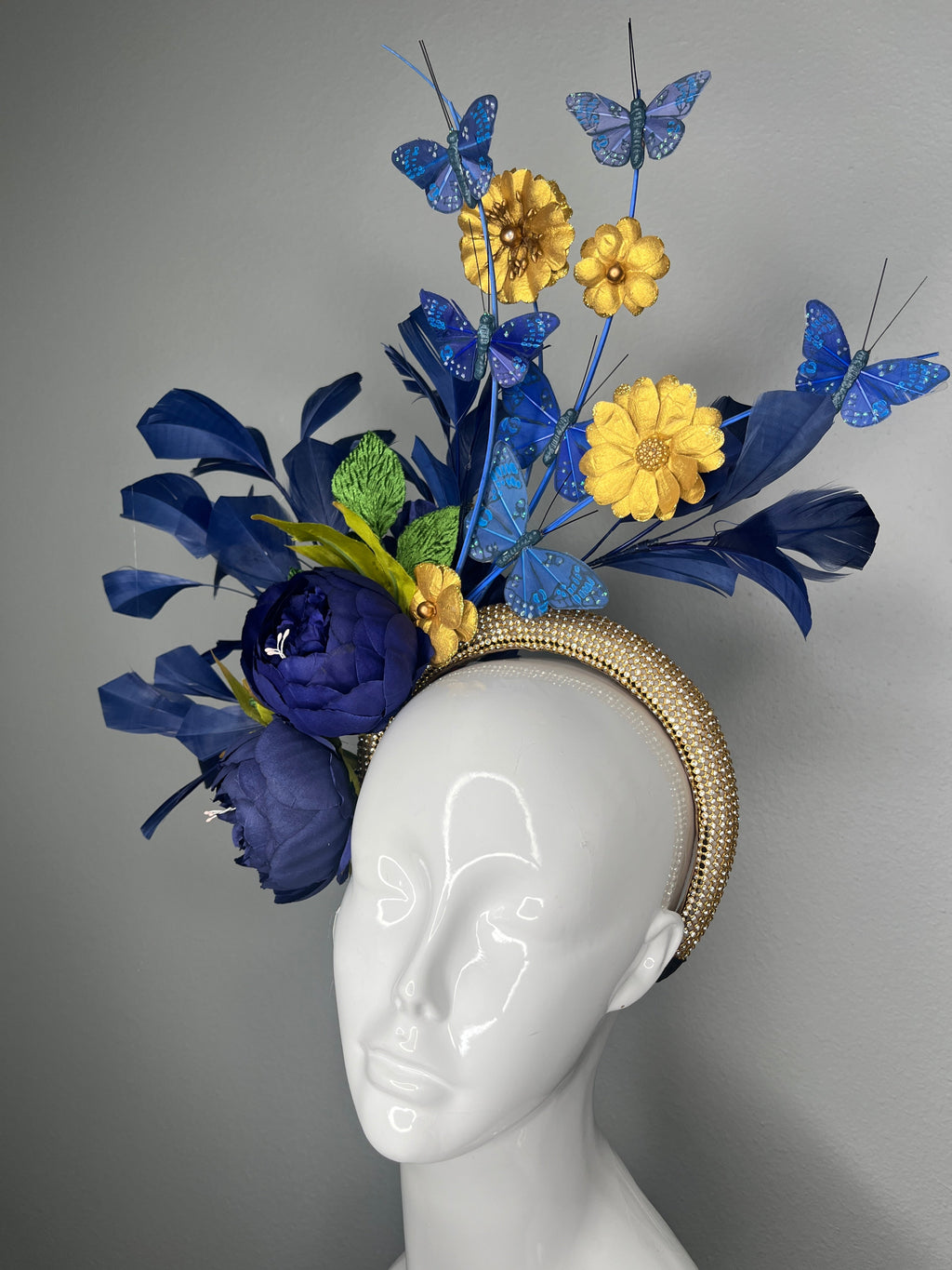 Königsblau & Gold Schmetterling Fascinator-Haarreif | Kentucky Derby Statement-Kopfschmuck | Couture-Blumen Derby-Hut