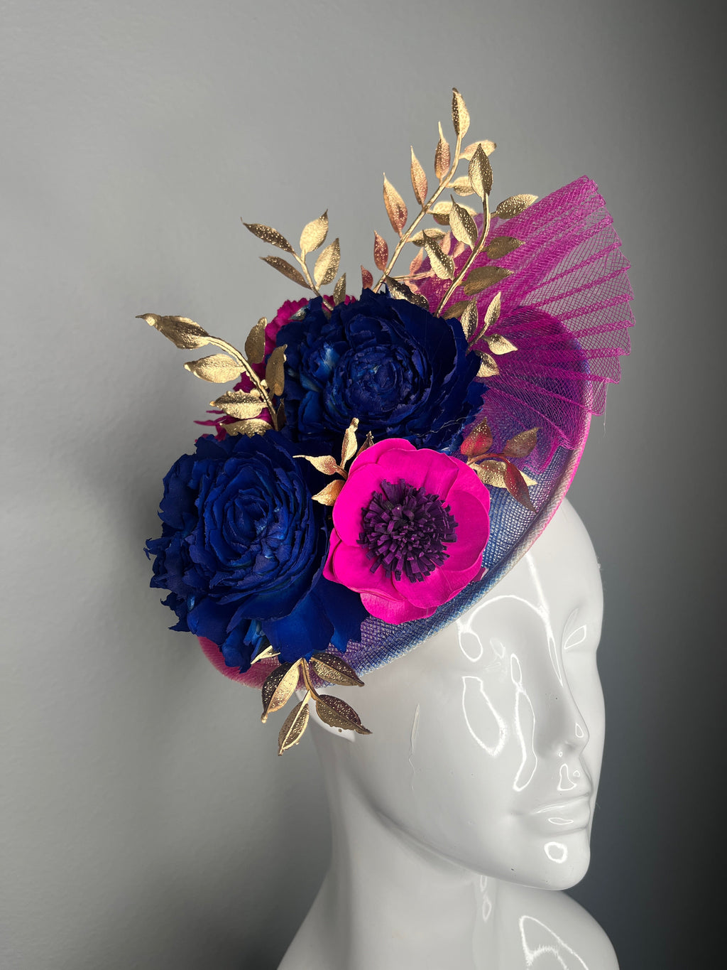 Leuchtrosa & Königsblau Mini Top Hut-Fascinator | Kentucky Derby Statement-Kopfschmuck | Couture Race Day Hat