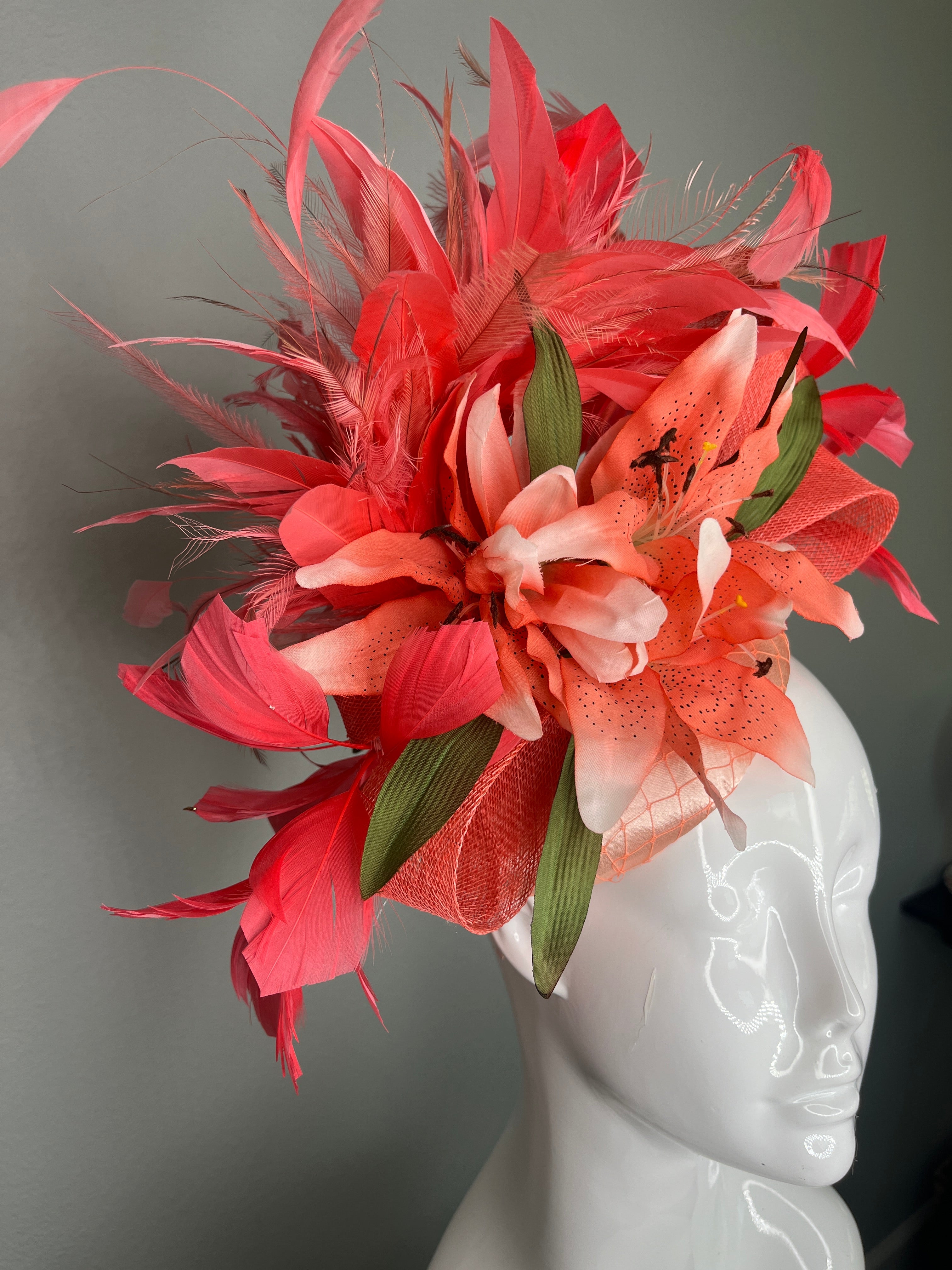 Unikat Fascinator mit Vintage Peach Kim Originals Florals (c. 1970er Jahre)