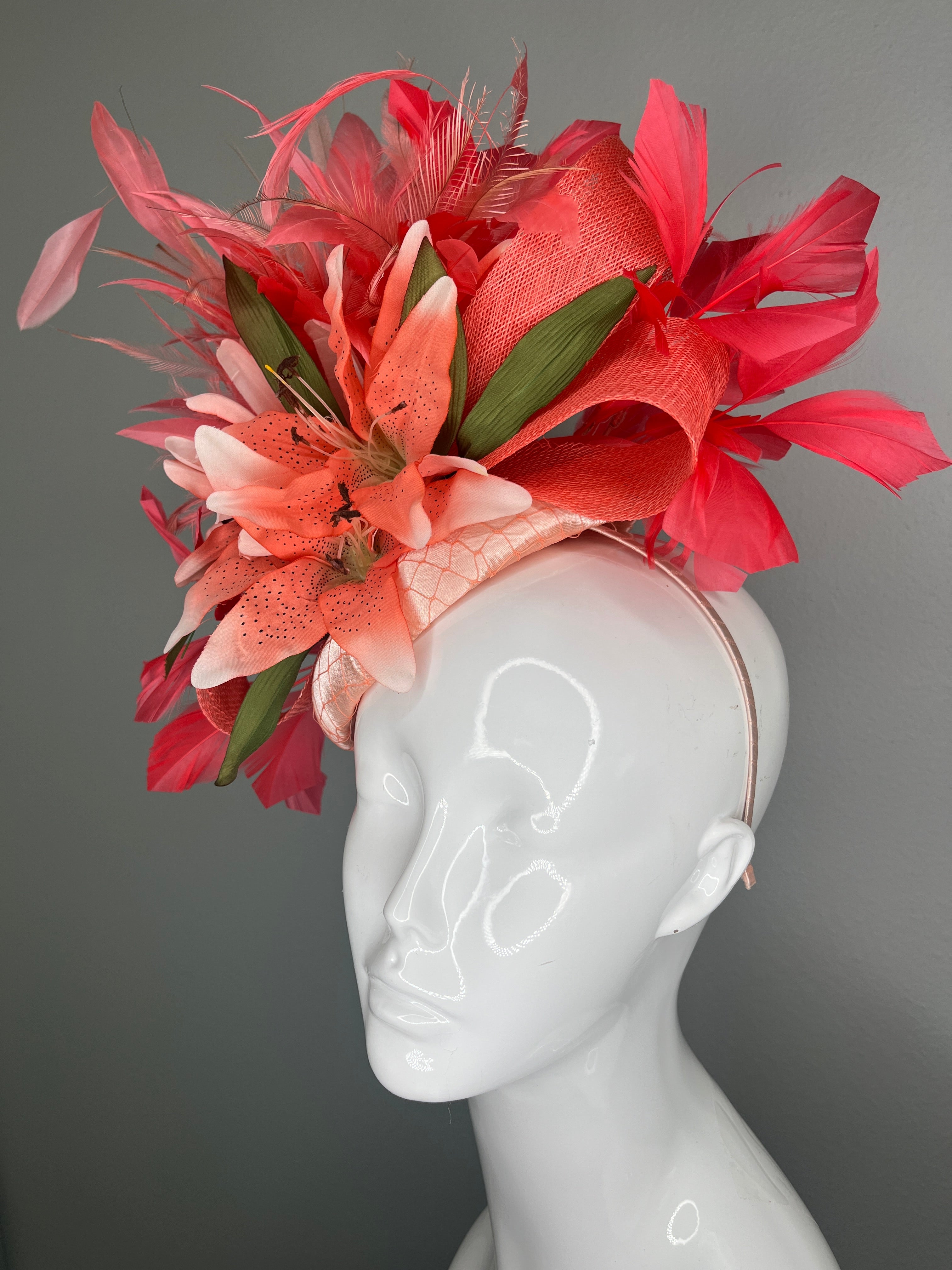 Unikat Fascinator mit Vintage Peach Kim Originals Florals (c. 1970er Jahre)