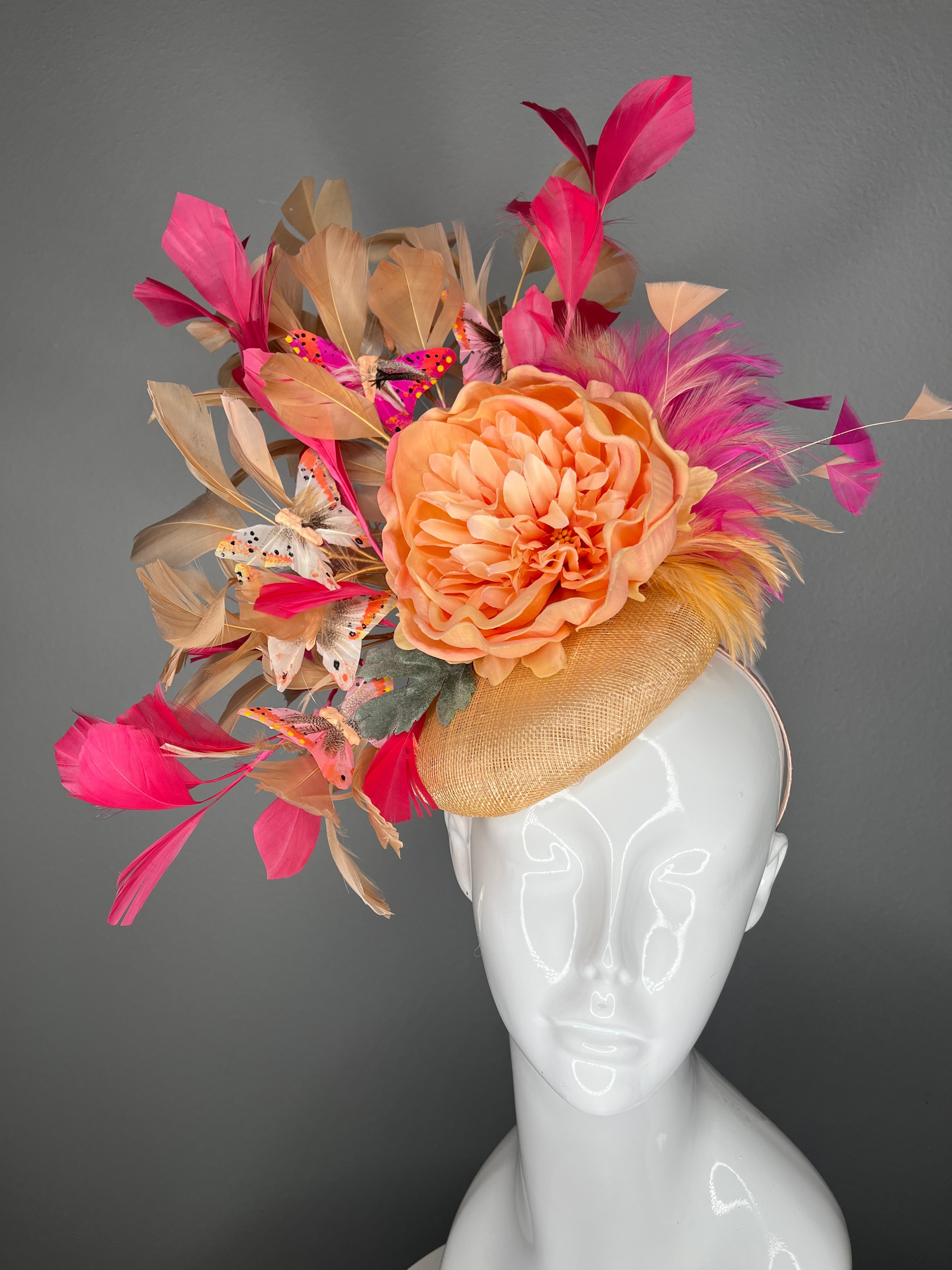 Peach Dahlia & Schmetterlings-Kulissen-Faszinator – One of a Kind
