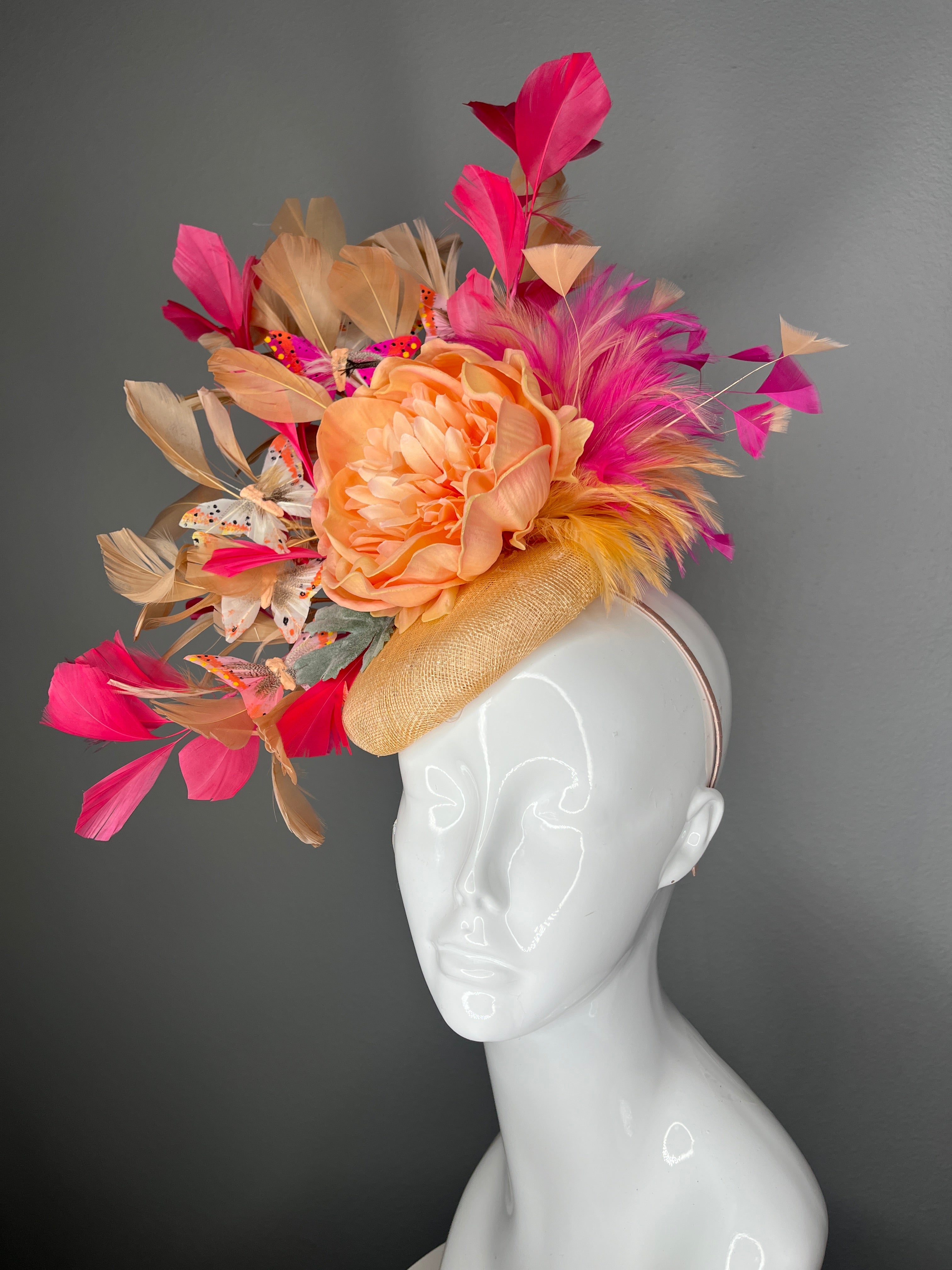 Peach Dahlia & Schmetterlings-Kulissen-Faszinator – One of a Kind