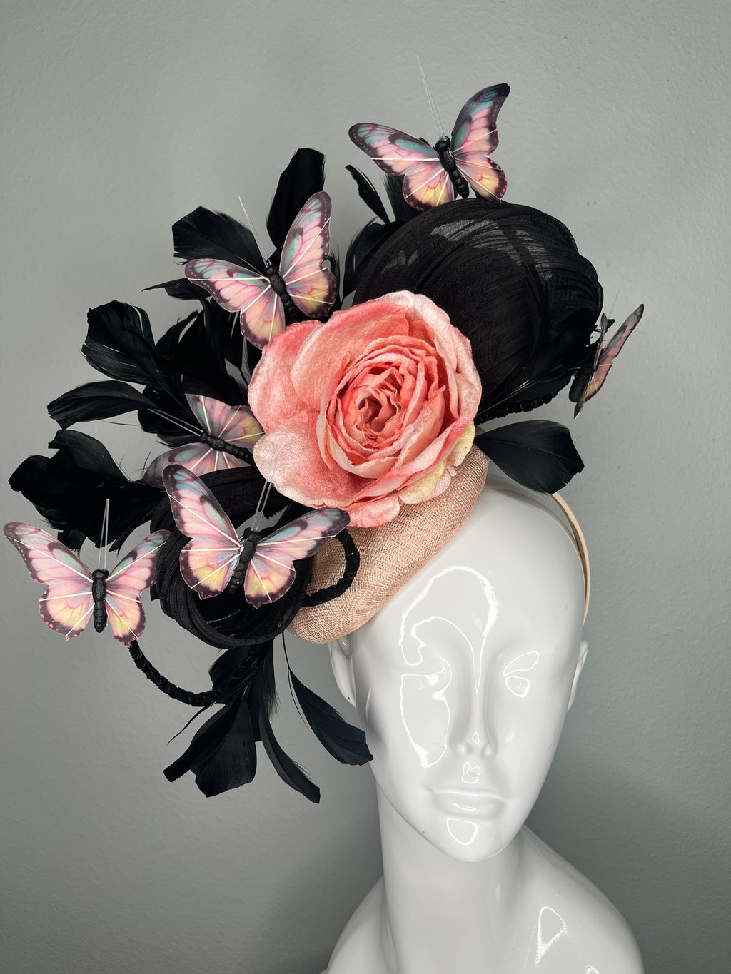 Schmetterling Reverie Schwarz und Aprikose Fascinator Hut