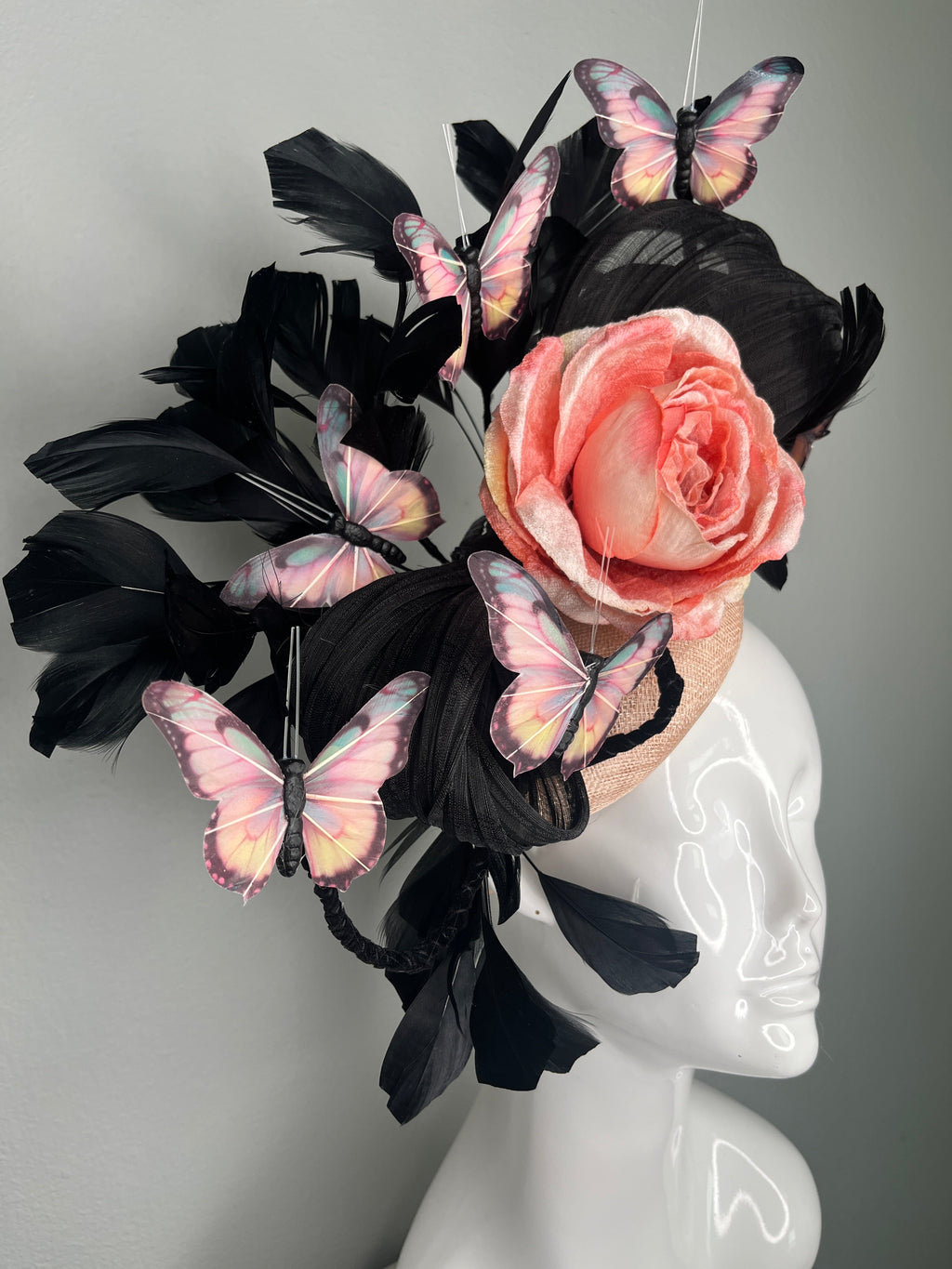 Schmetterling Reverie Schwarz und Aprikose Fascinator Hut