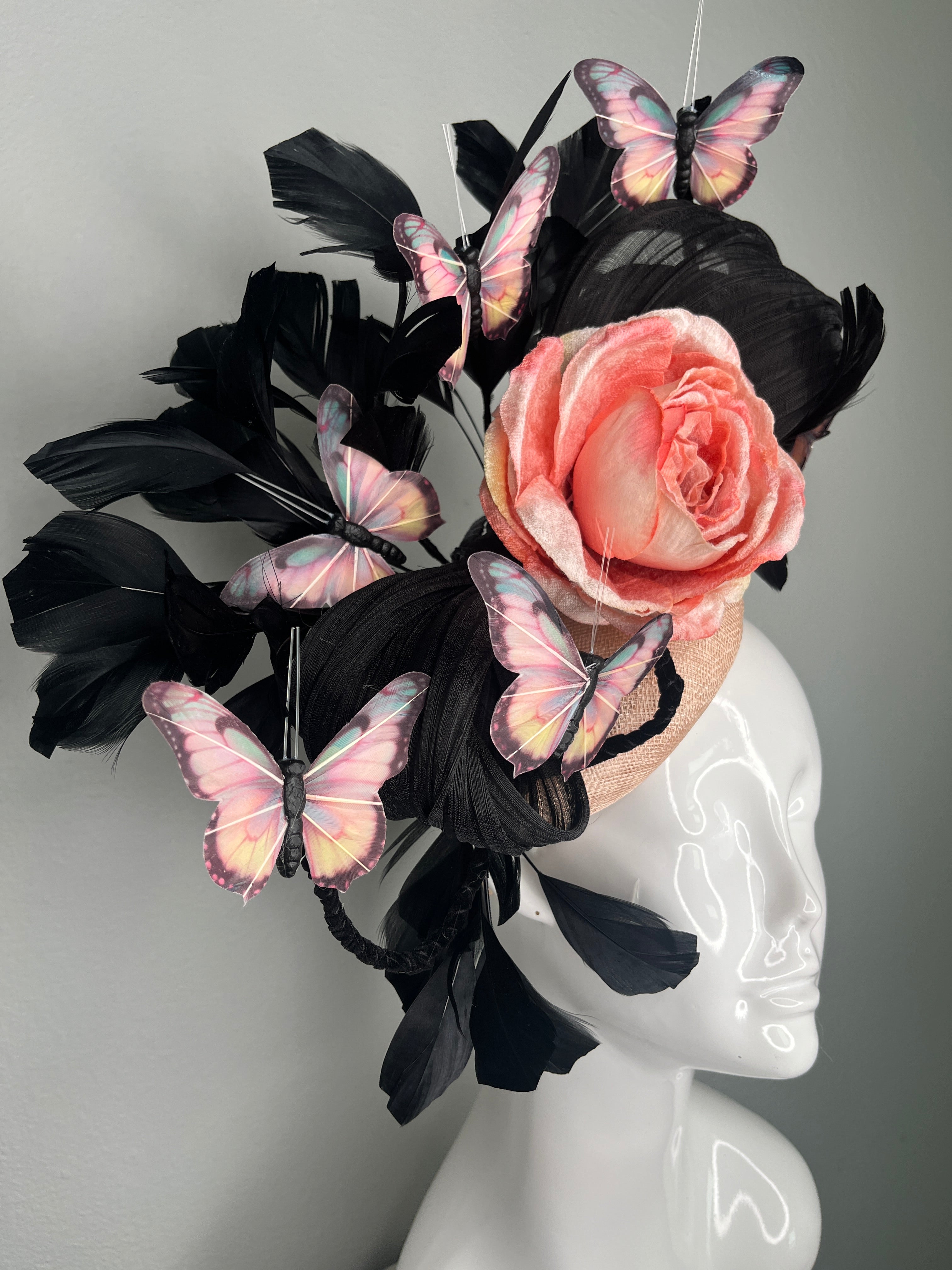 Schmetterling Reverie Schwarz und Aprikose Fascinator Hut