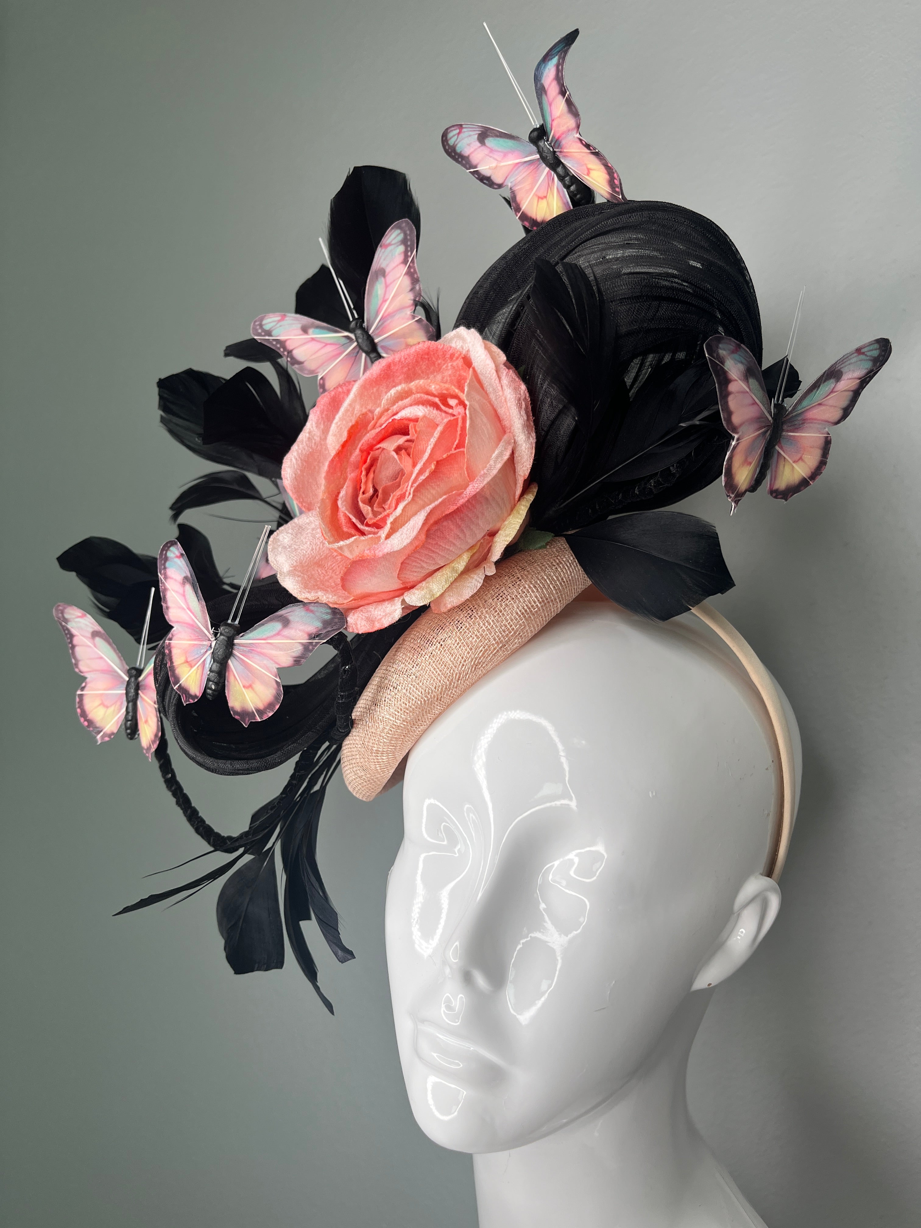 Schmetterling Reverie Schwarz und Aprikose Fascinator Hut